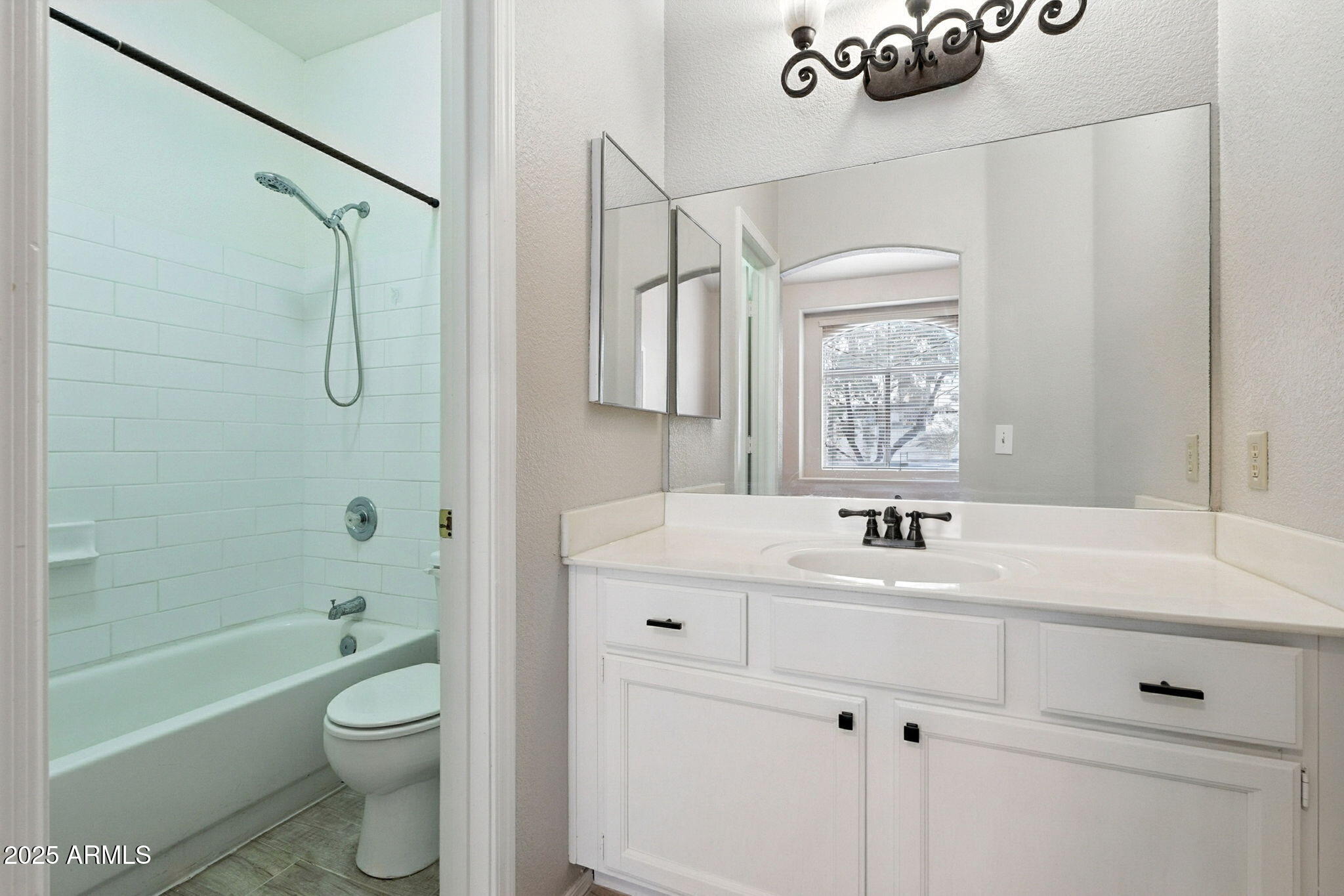 500 N ROOSEVELT Avenue, 87