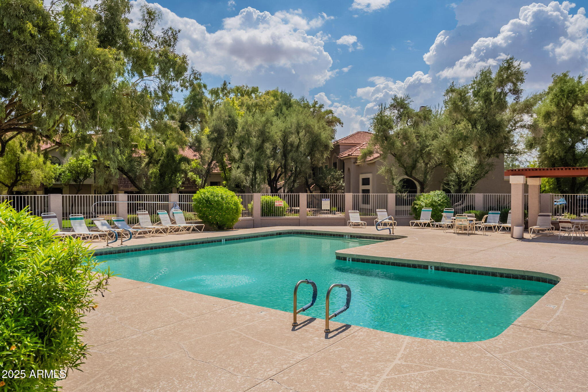 500 N ROOSEVELT Avenue, 87