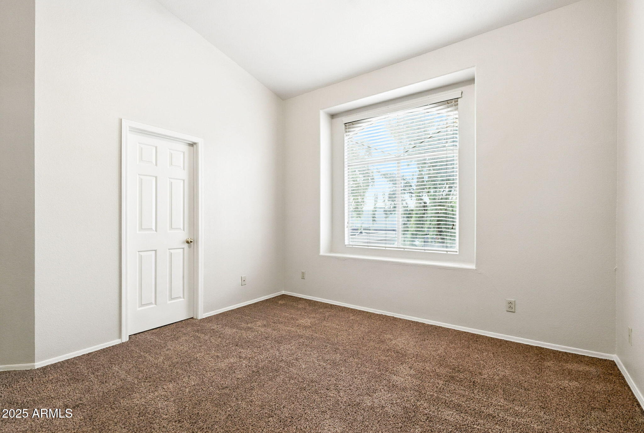 500 N ROOSEVELT Avenue, 87