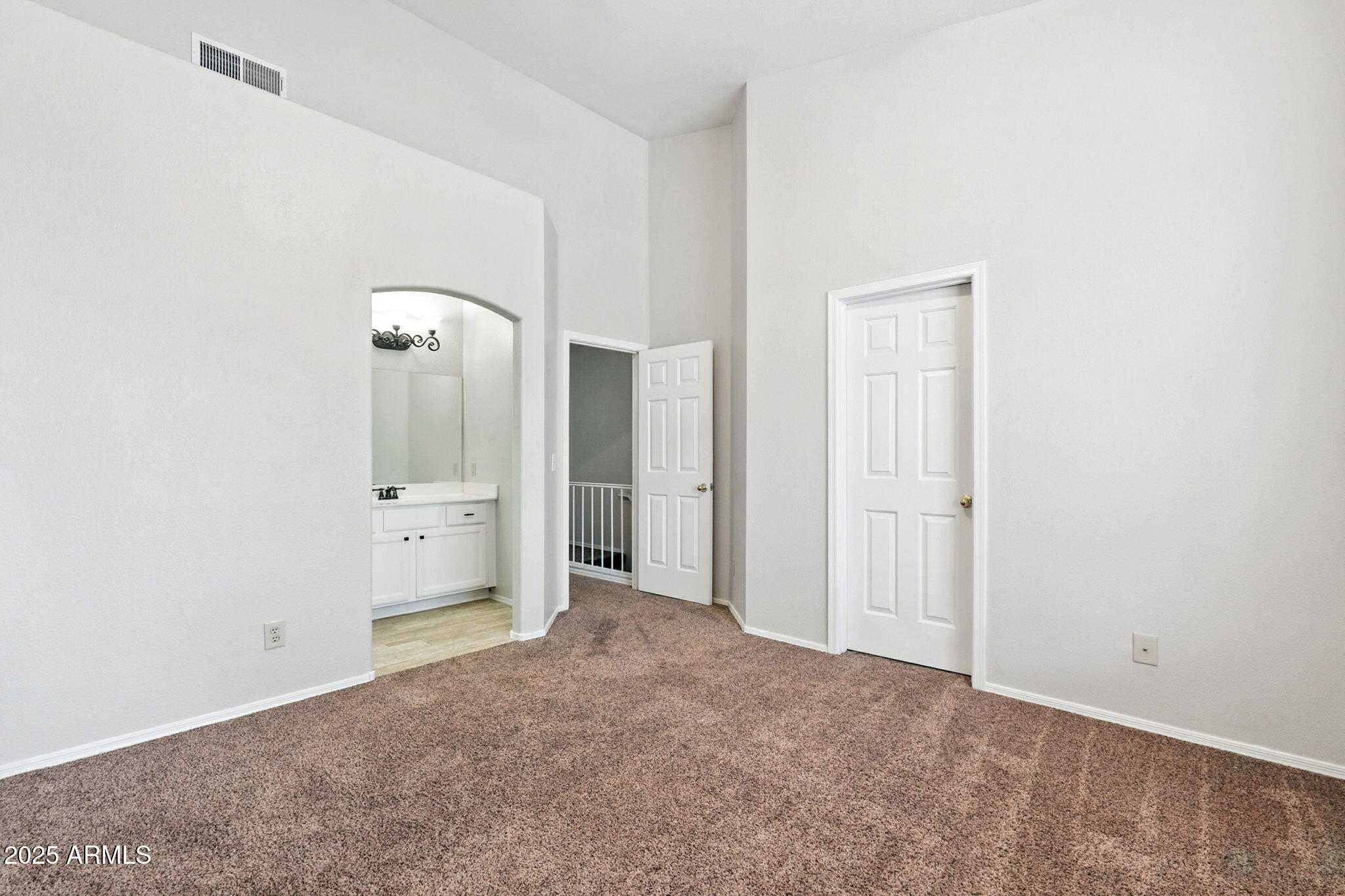 500 N ROOSEVELT Avenue, 87