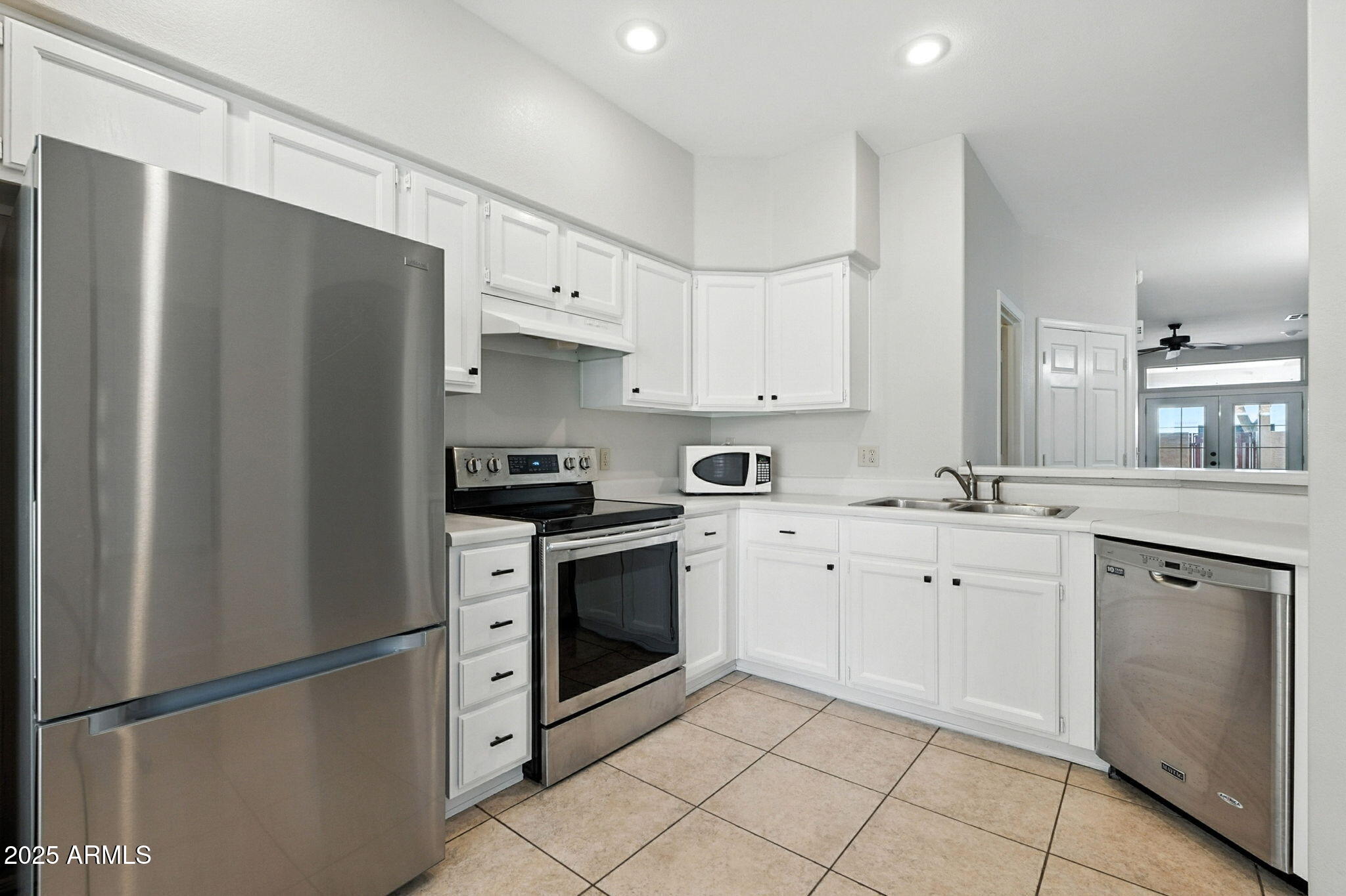 500 N ROOSEVELT Avenue, 87