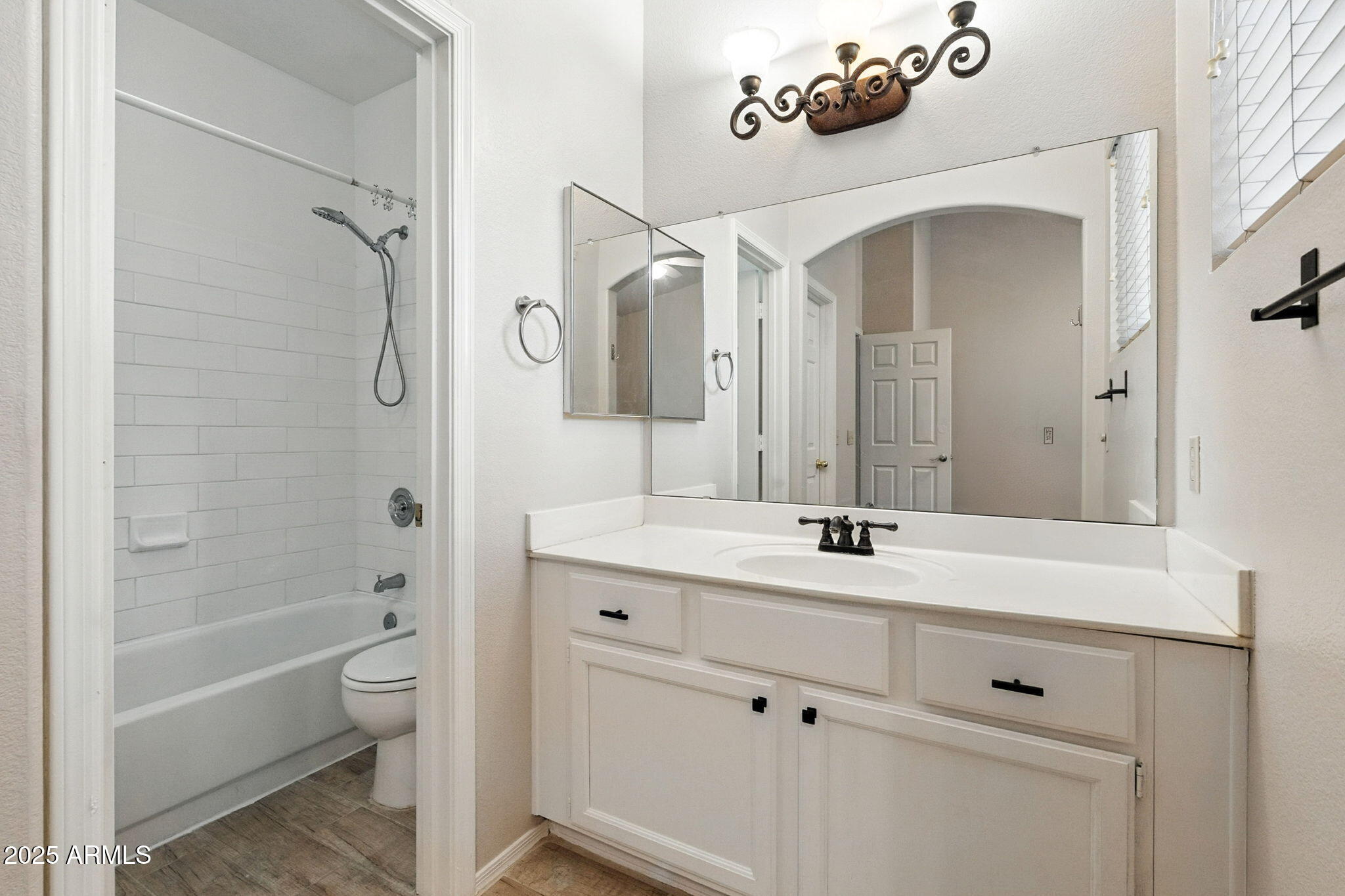 500 N ROOSEVELT Avenue, 87