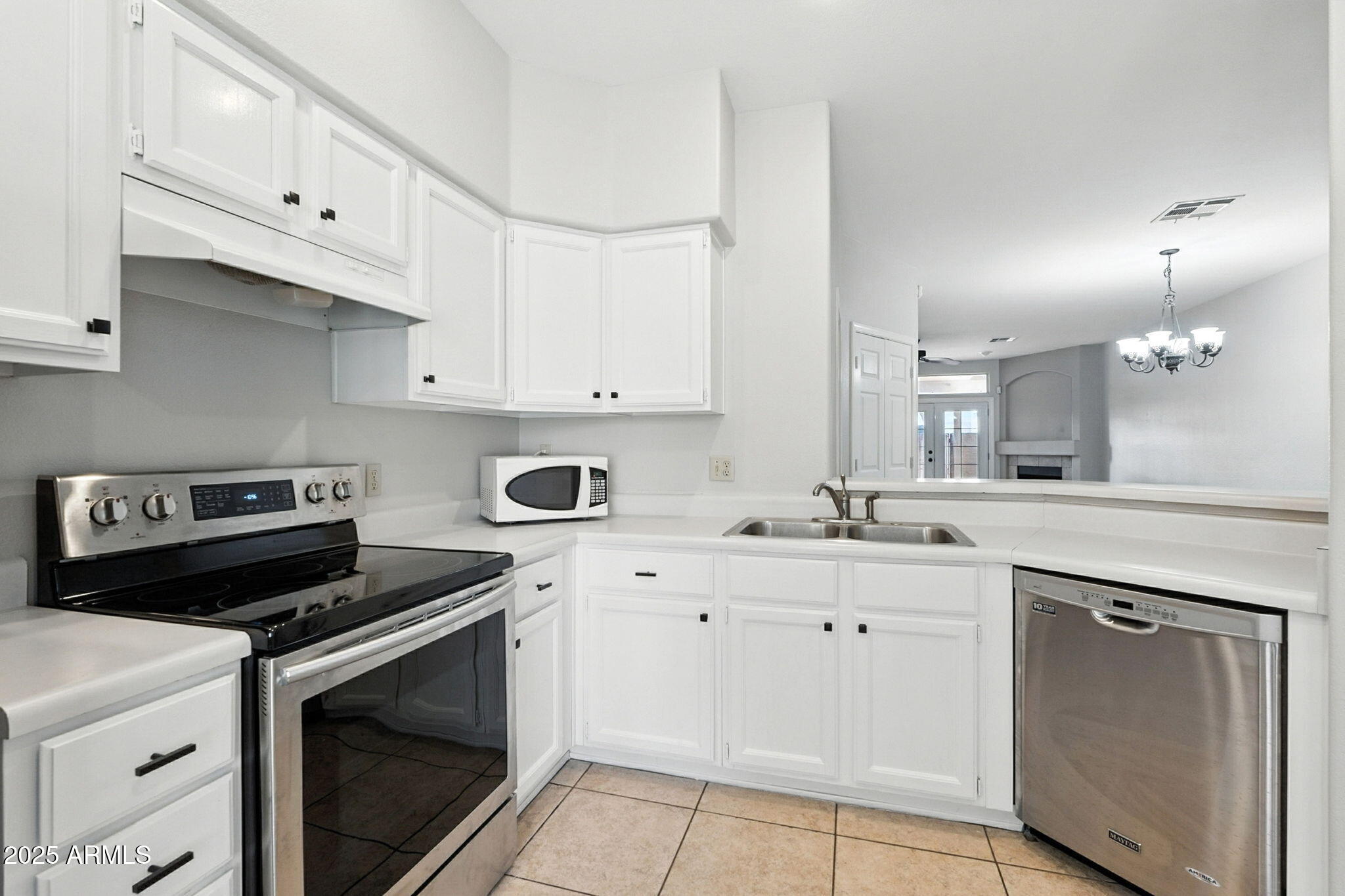 500 N ROOSEVELT Avenue, 87