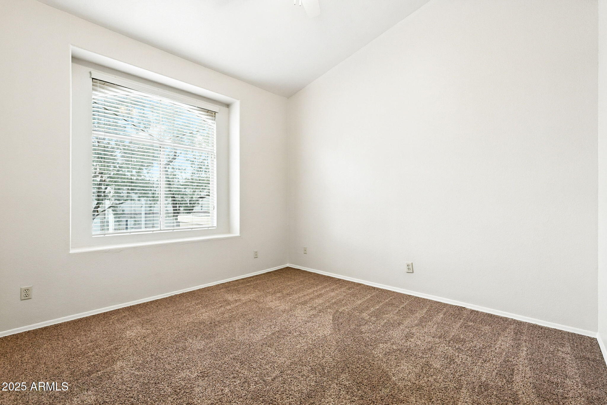 500 N ROOSEVELT Avenue, 87