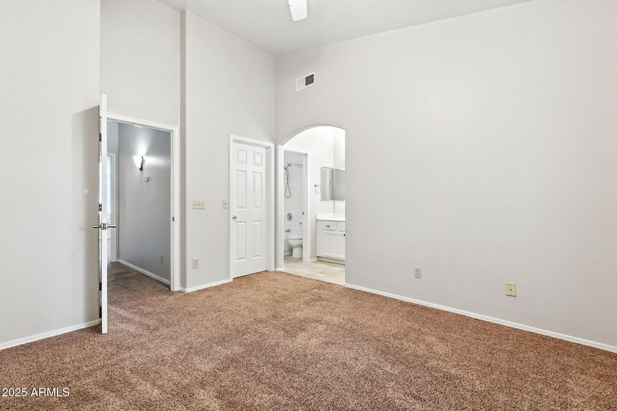 500 N ROOSEVELT Avenue, 87