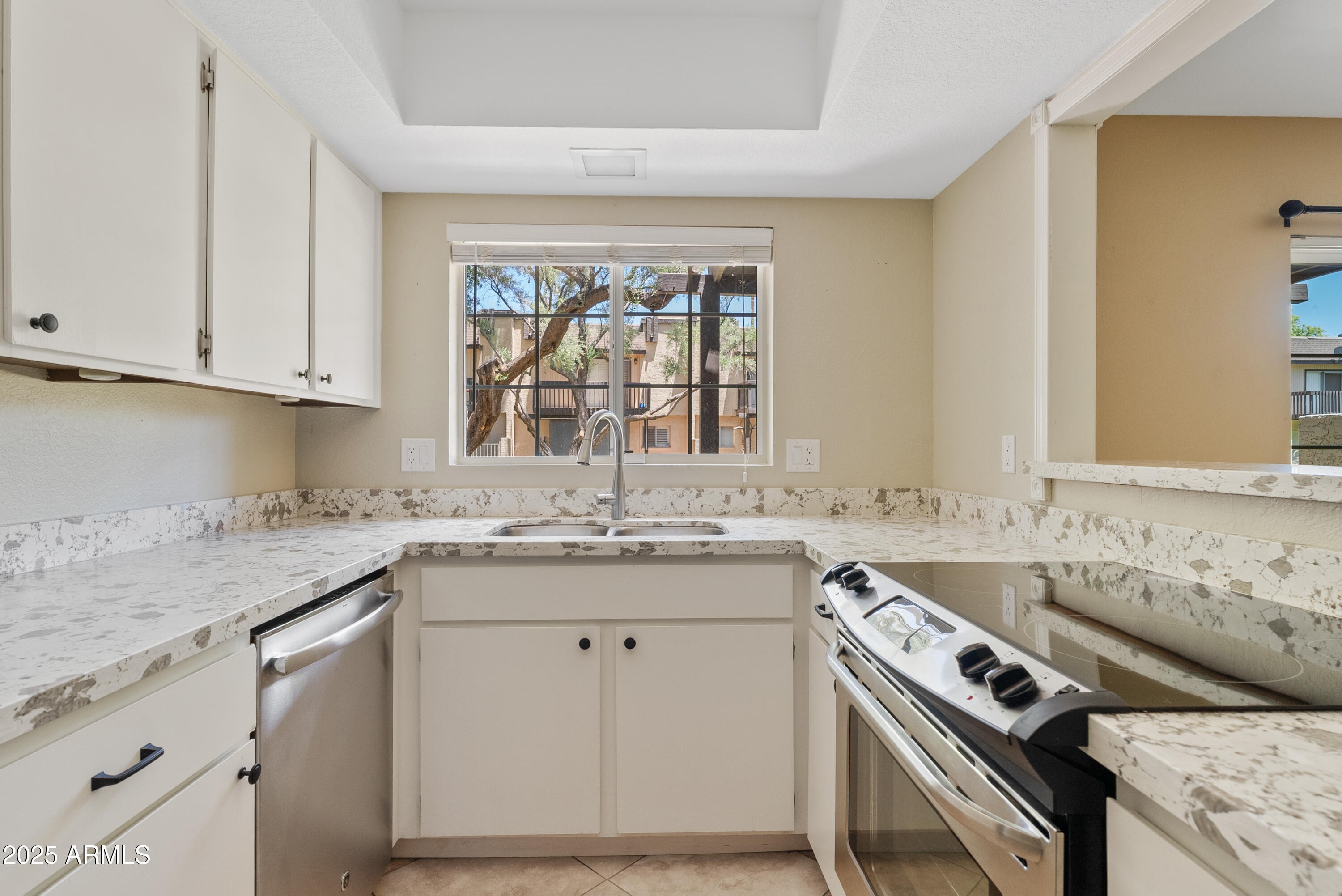2232 W LINDNER Avenue, 15
