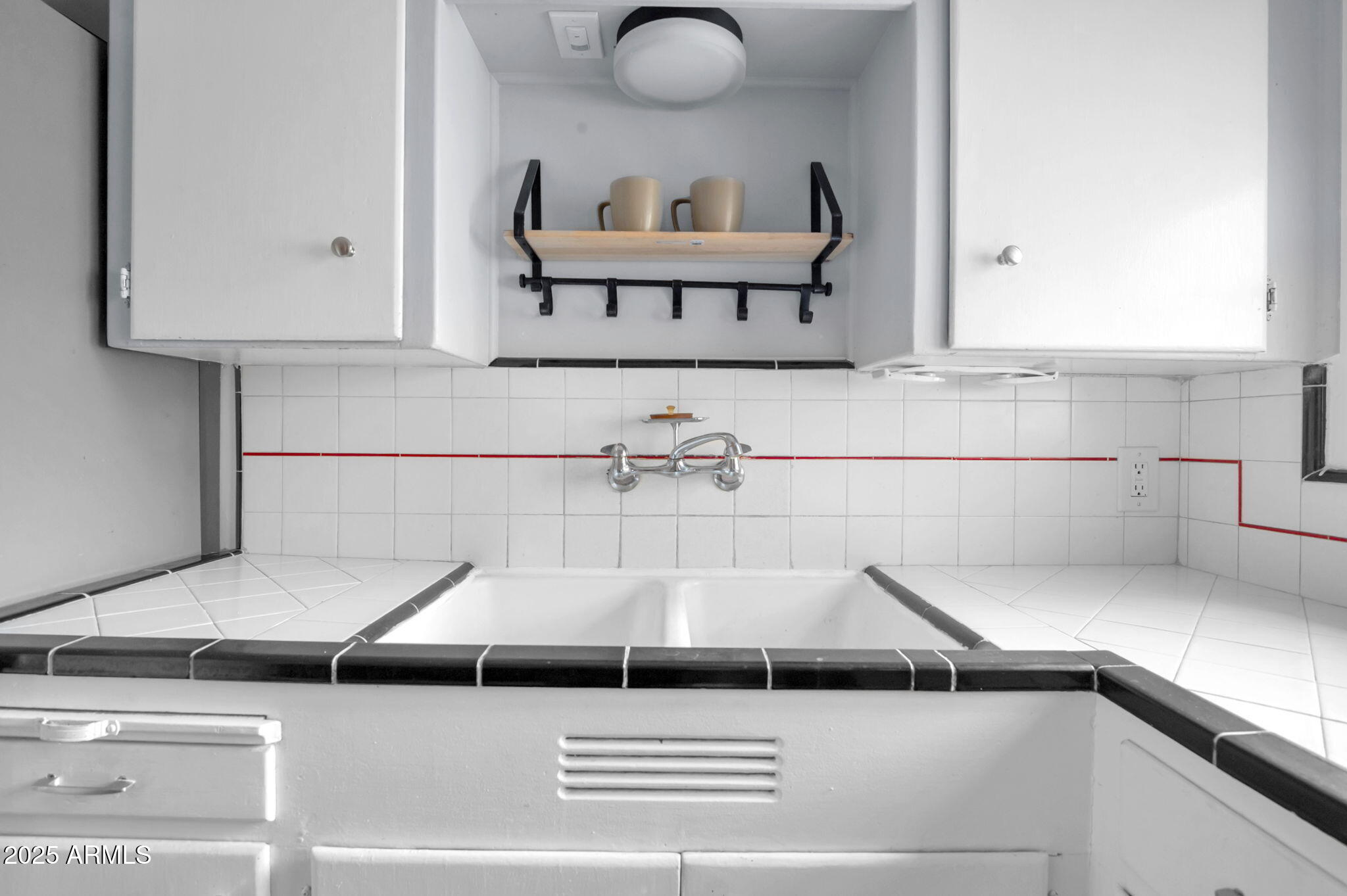 812 W MCLELLAN Boulevard