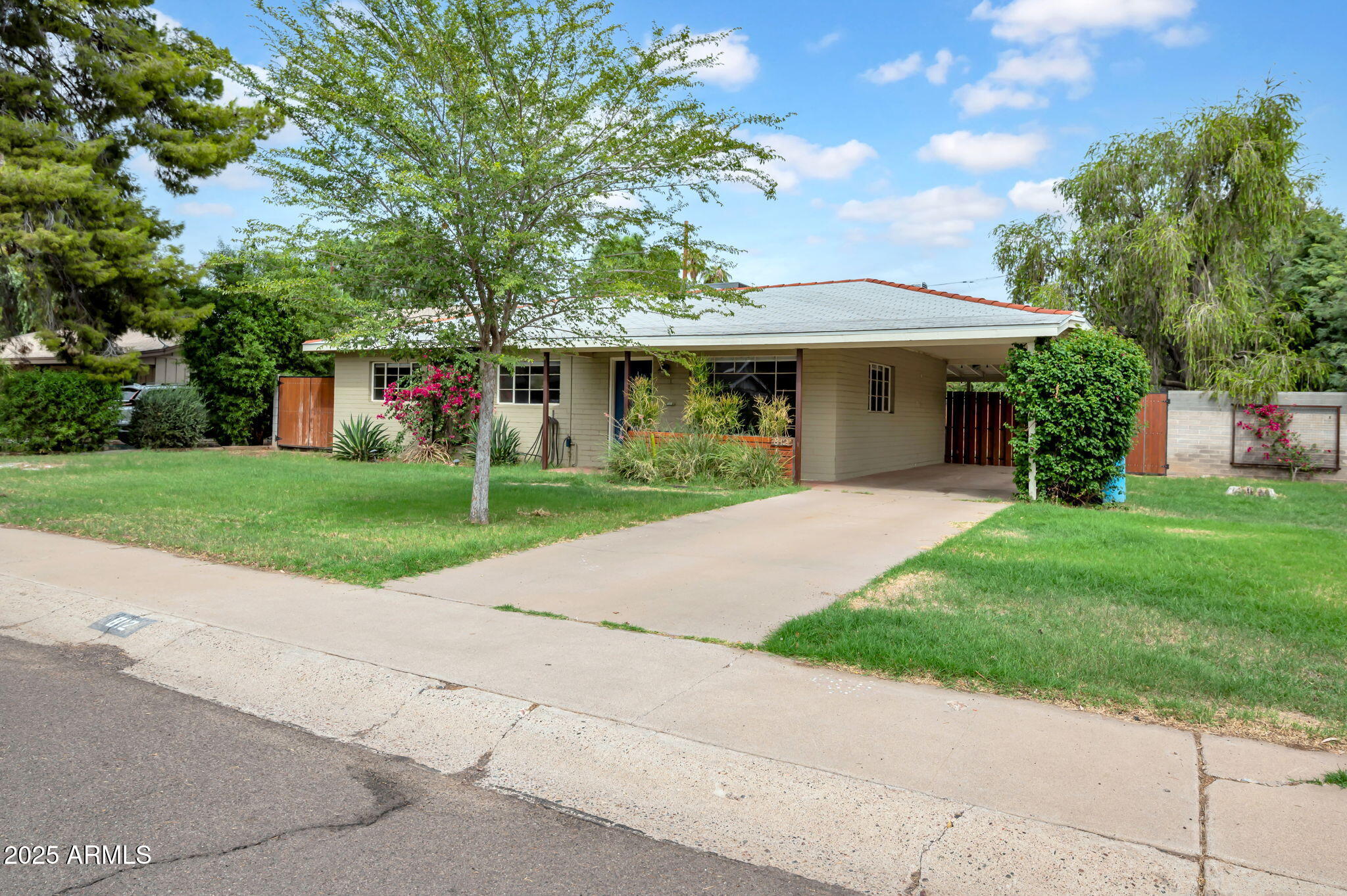 812 W MCLELLAN Boulevard