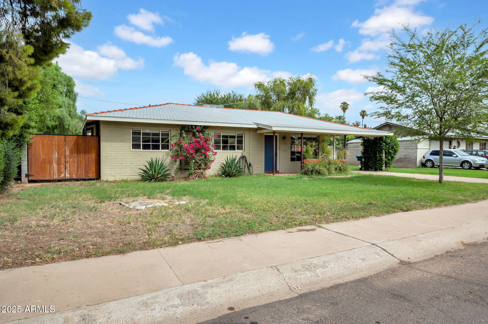 812 W MCLELLAN Boulevard