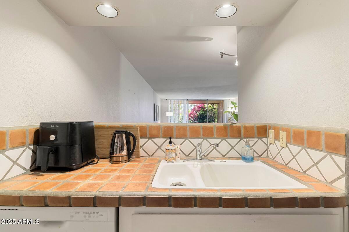 7625 E CAMELBACK Road, B151
