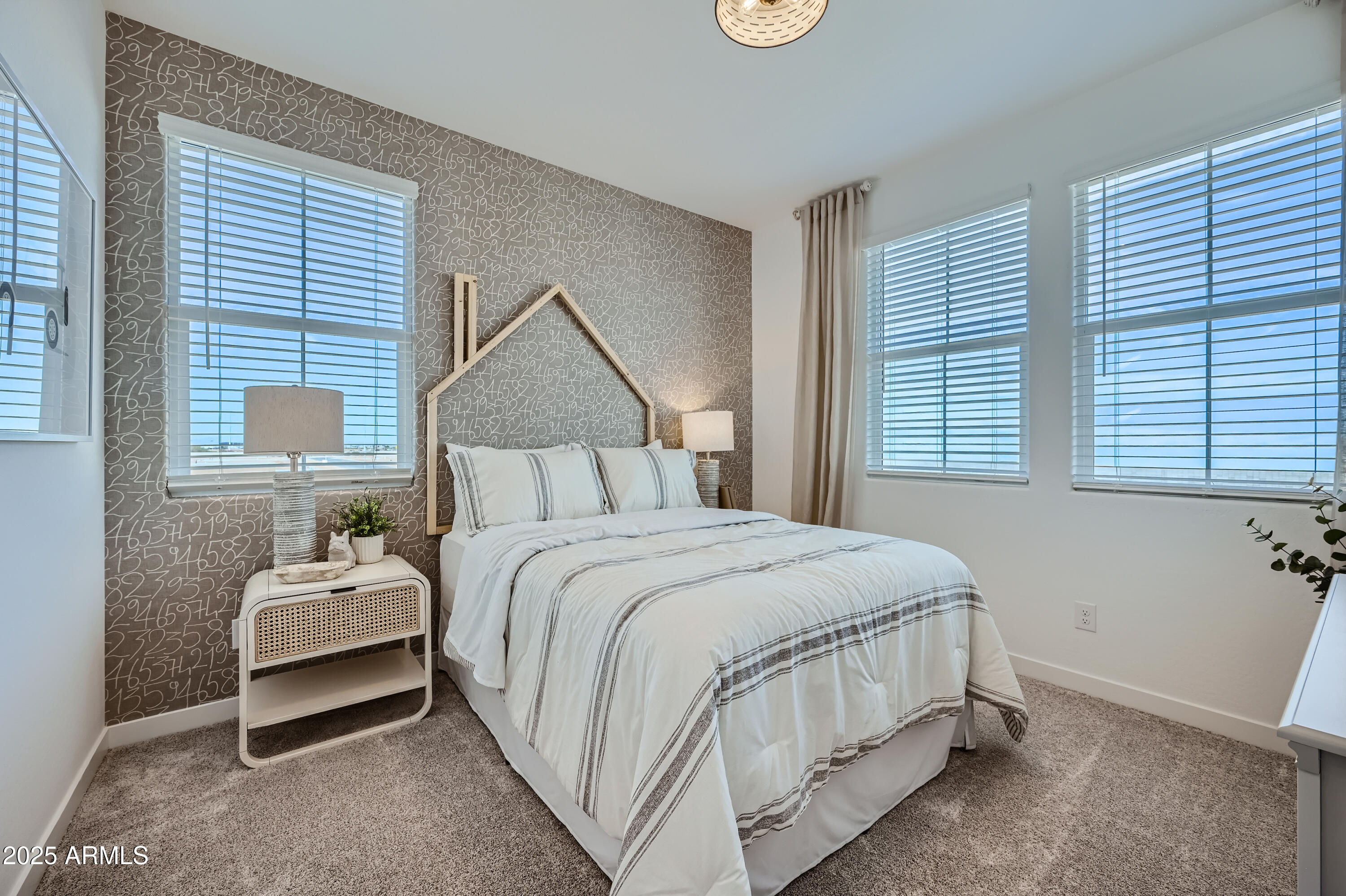 10126 E ULYSSES Avenue