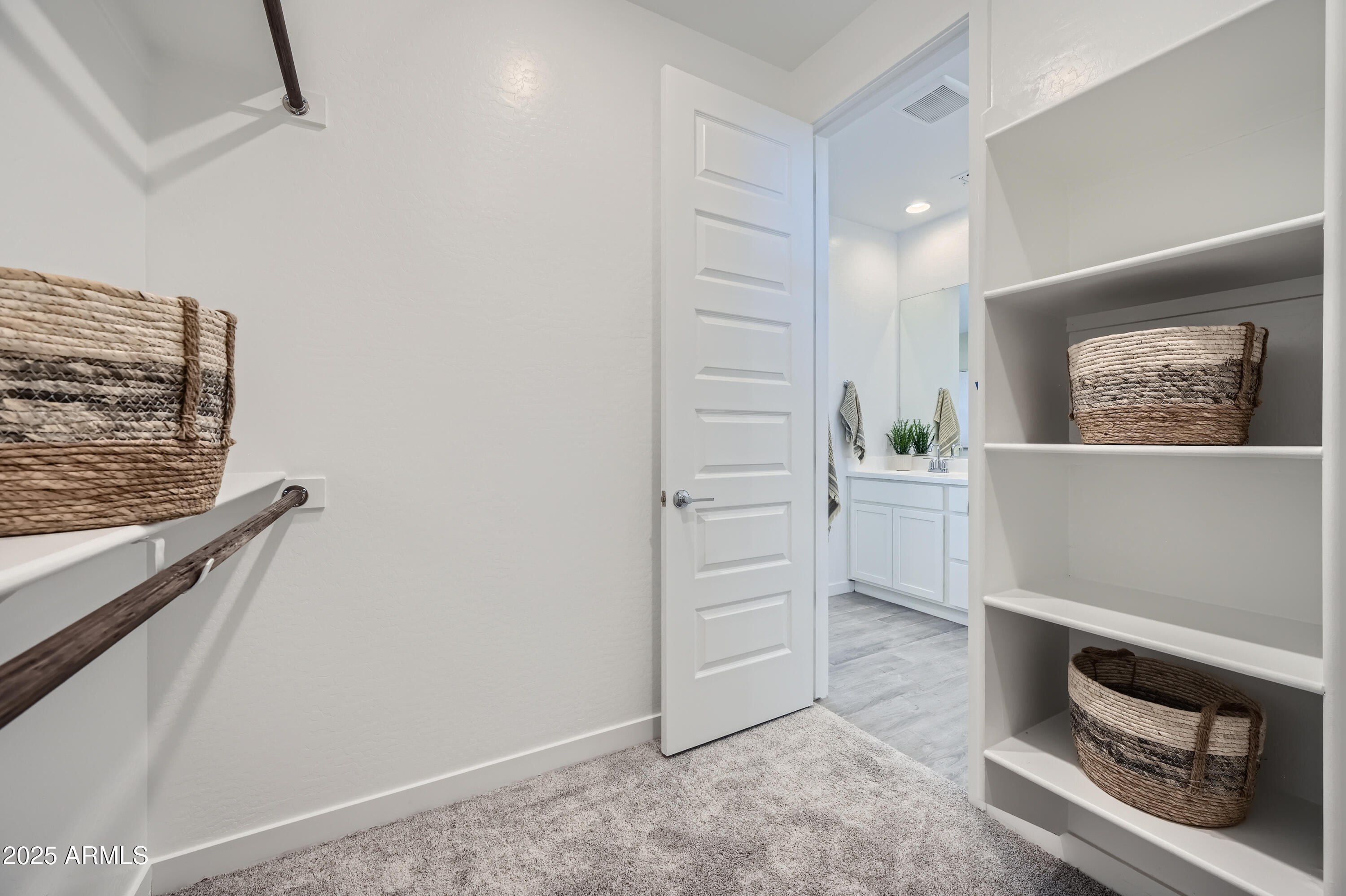 10126 E ULYSSES Avenue