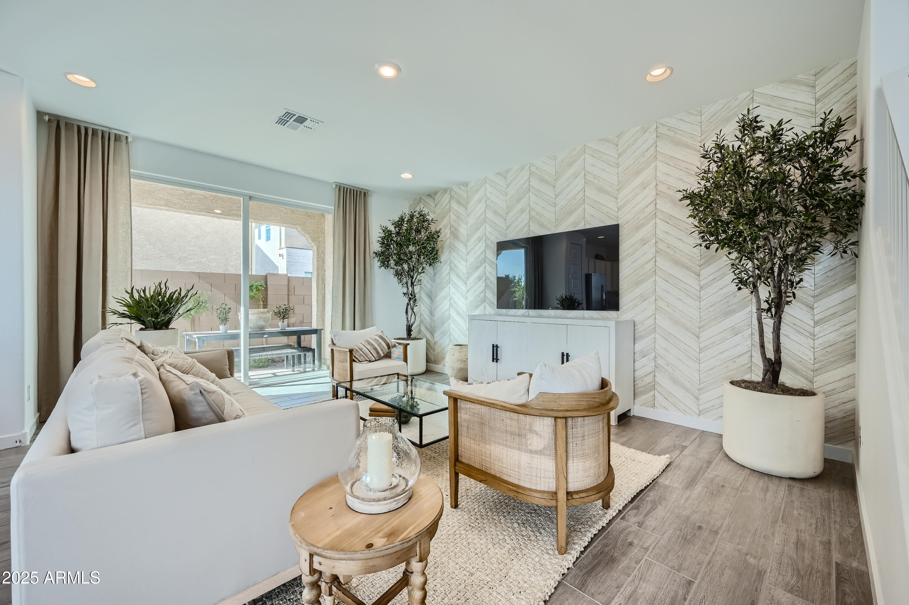 10126 E ULYSSES Avenue