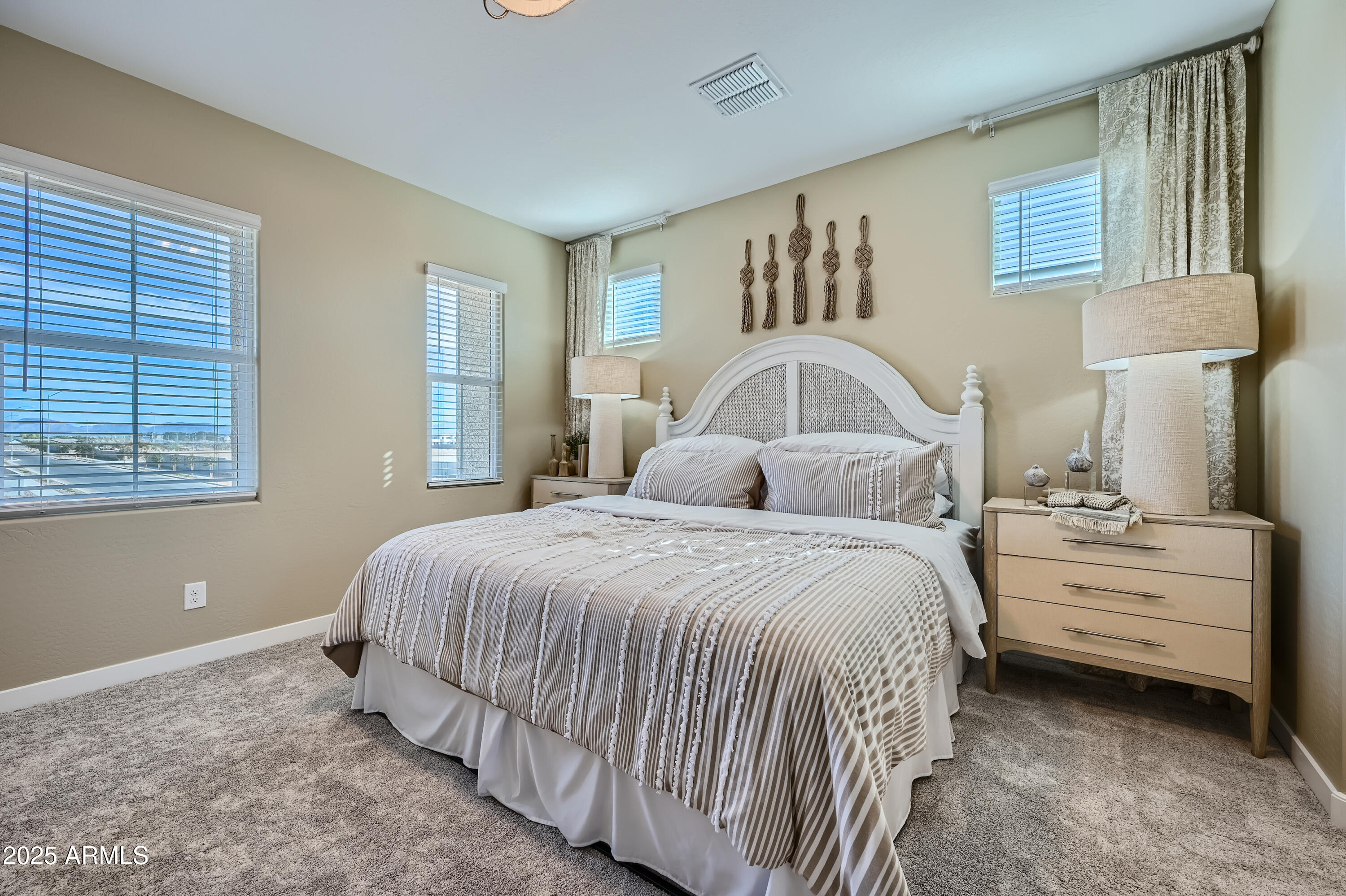 10126 E ULYSSES Avenue