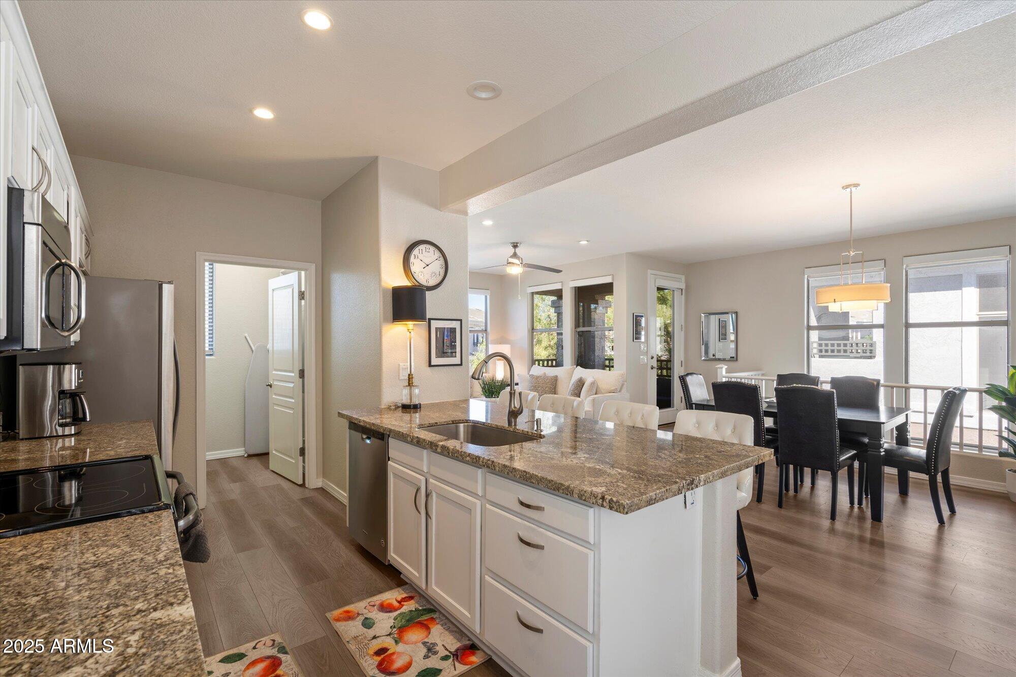 15221 N Clubgate Drive, 2082