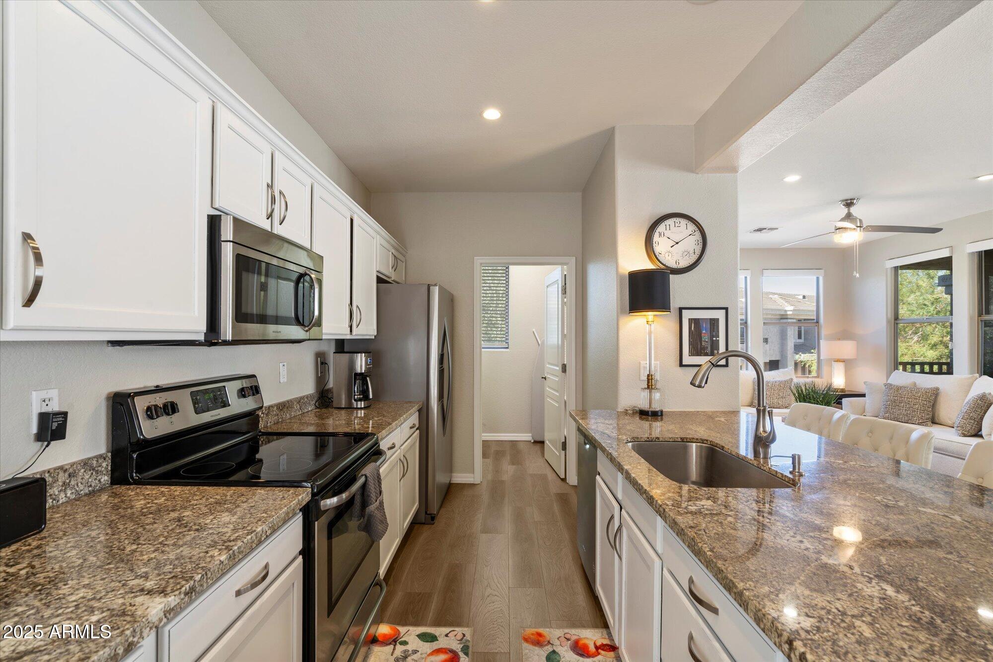 15221 N Clubgate Drive, 2082