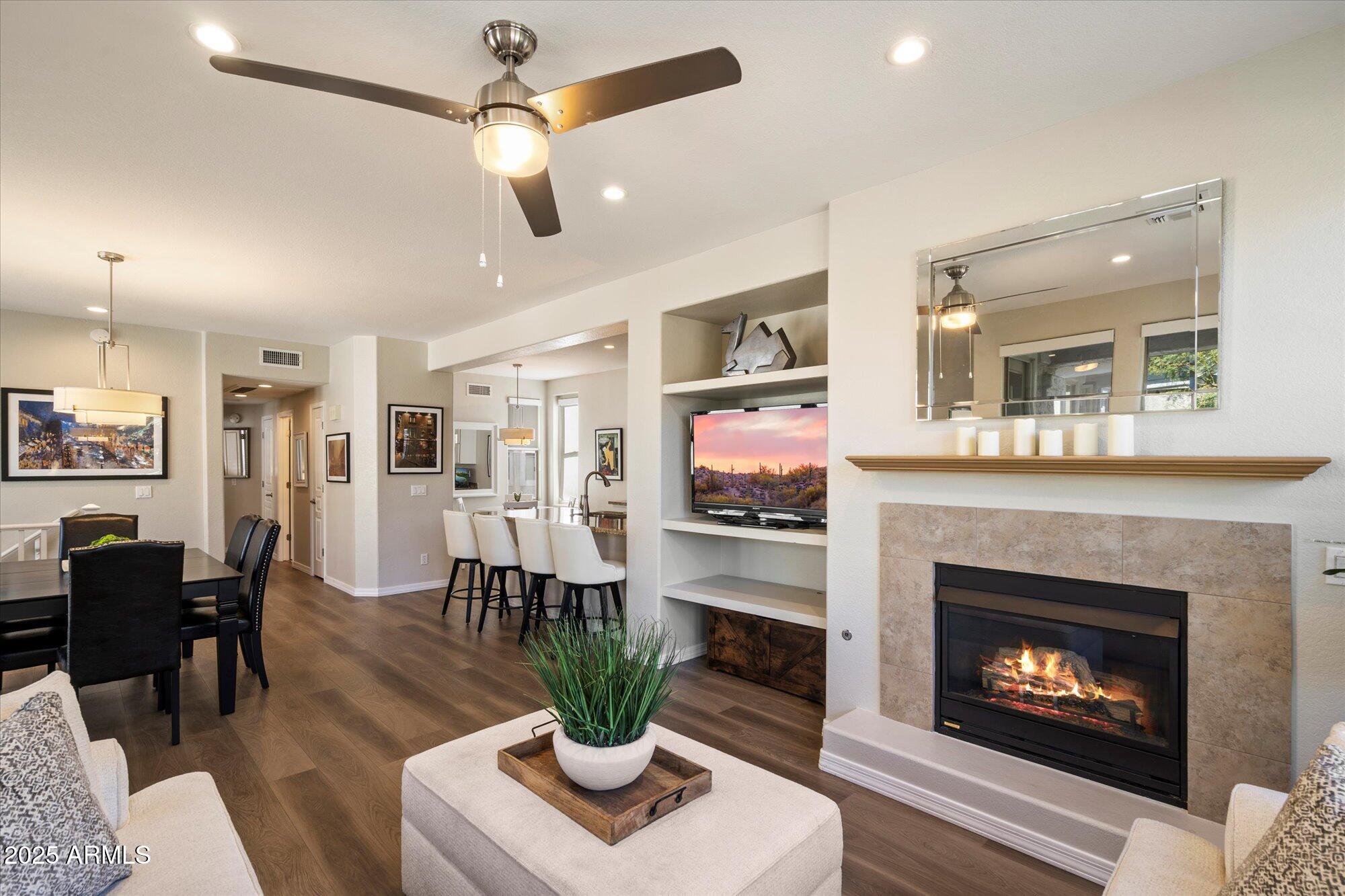 15221 N Clubgate Drive, 2082