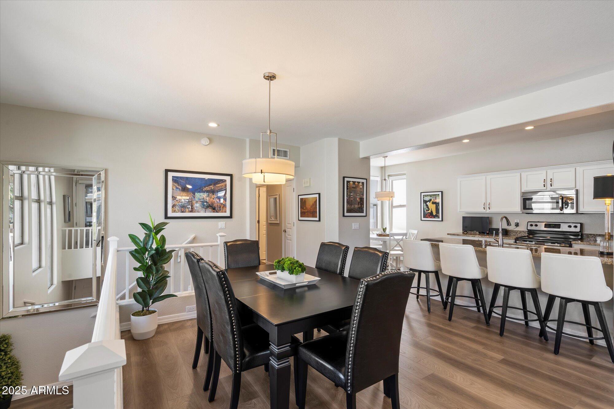 15221 N Clubgate Drive, 2082