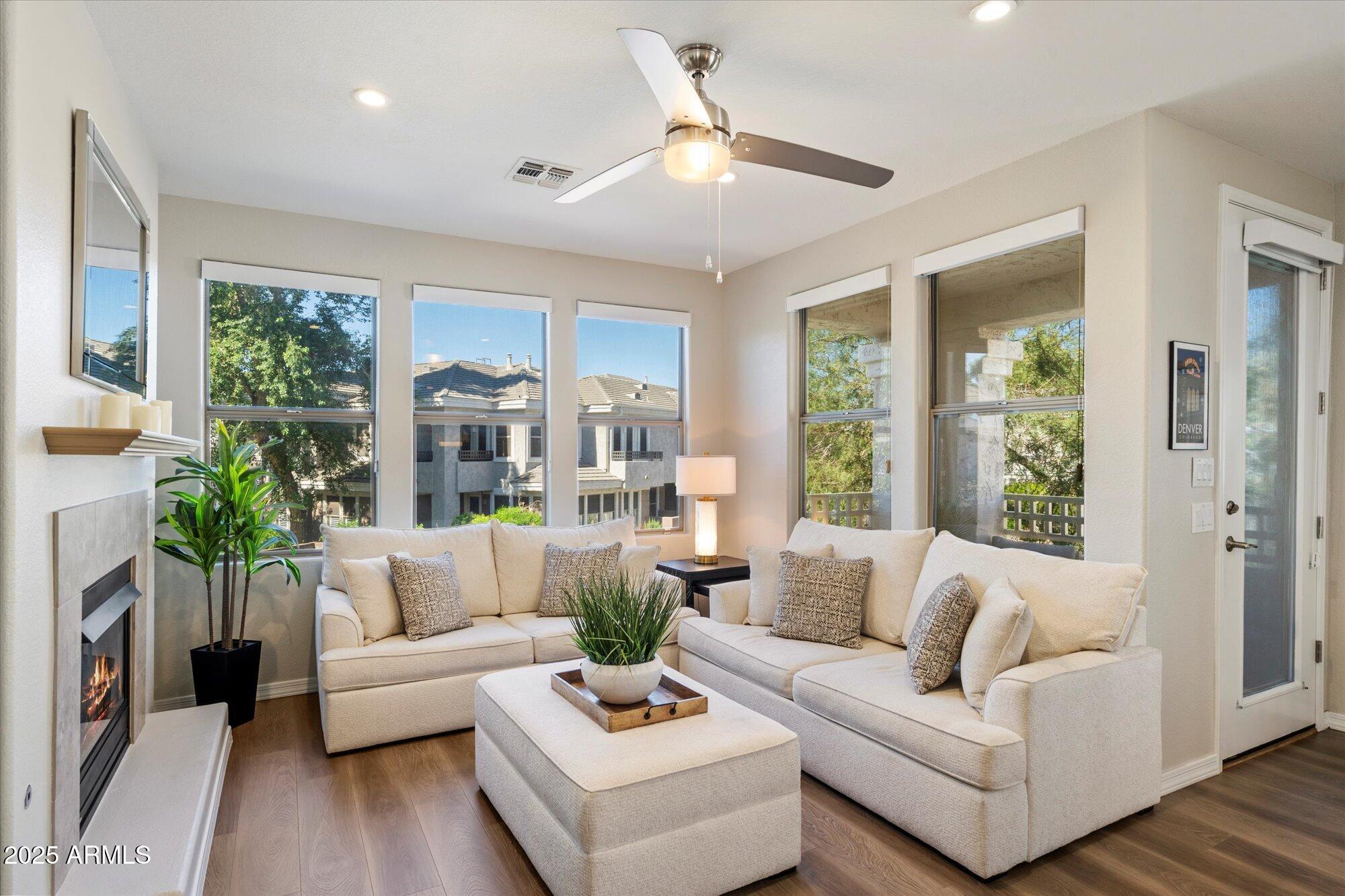 15221 N Clubgate Drive, 2082