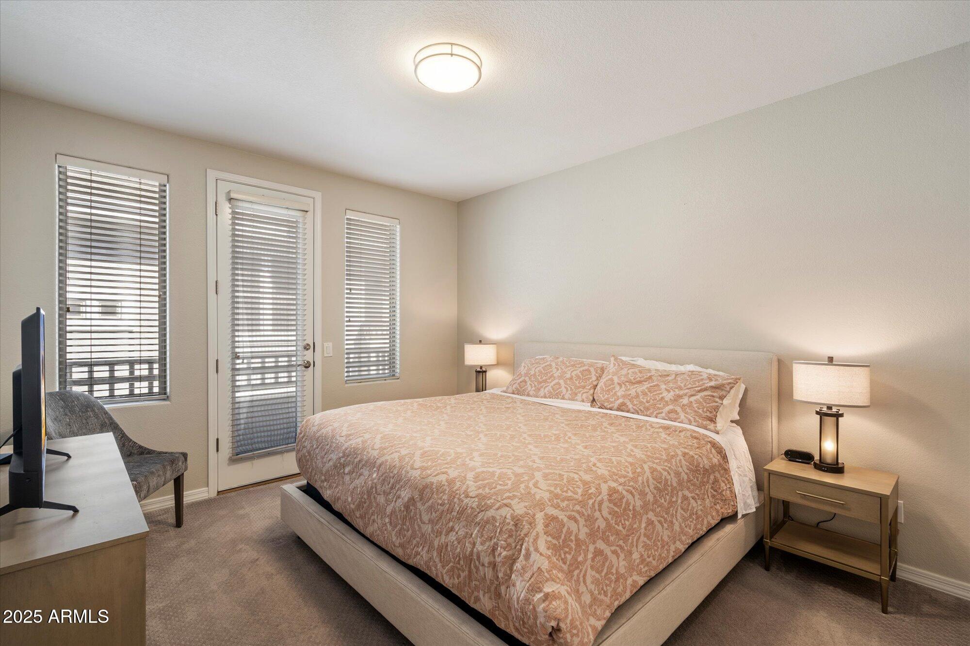 15221 N Clubgate Drive, 2082