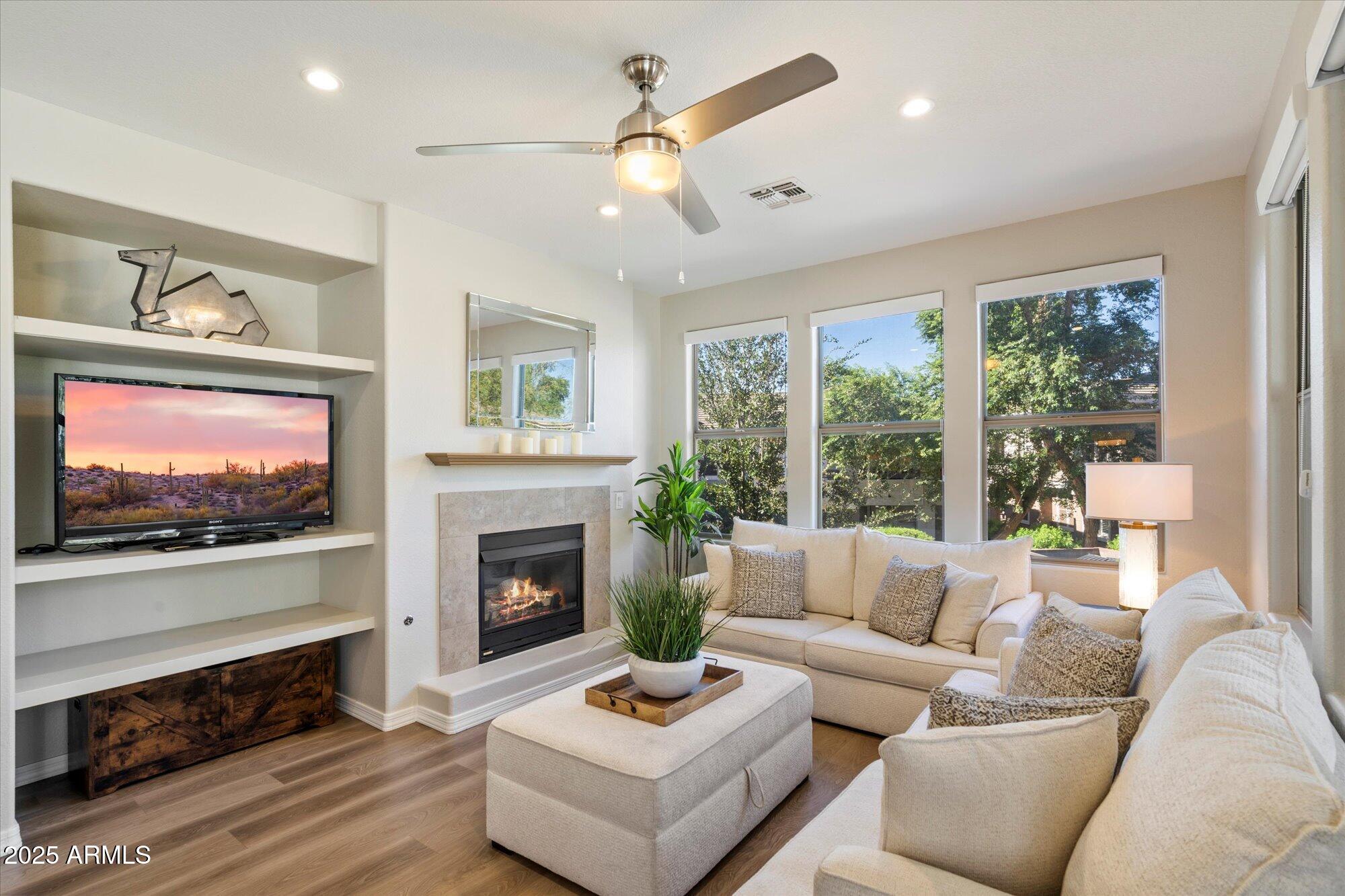 15221 N Clubgate Drive, 2082