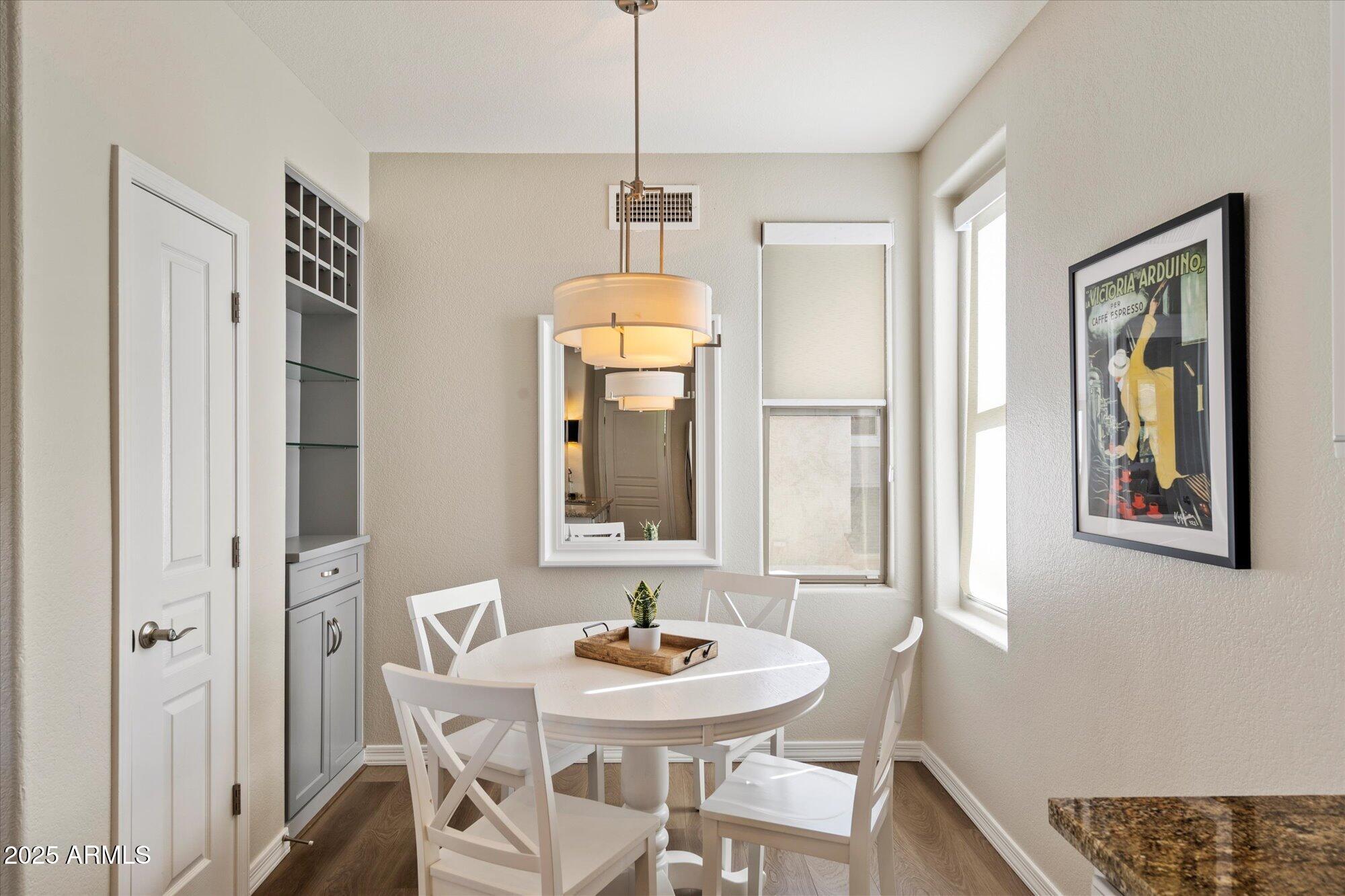 15221 N Clubgate Drive, 2082