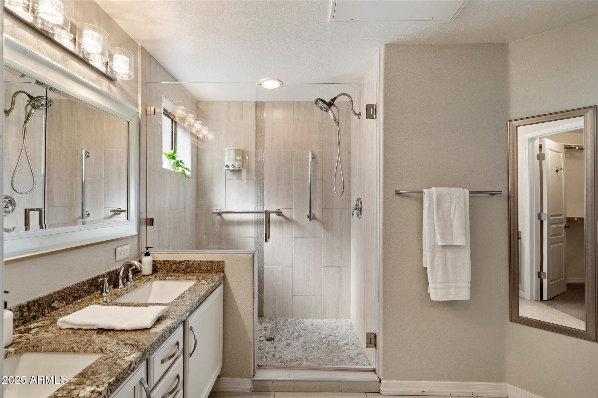 15221 N Clubgate Drive, 2082