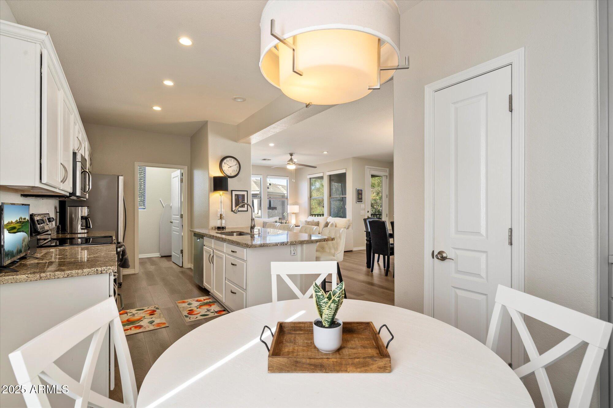 15221 N Clubgate Drive, 2082