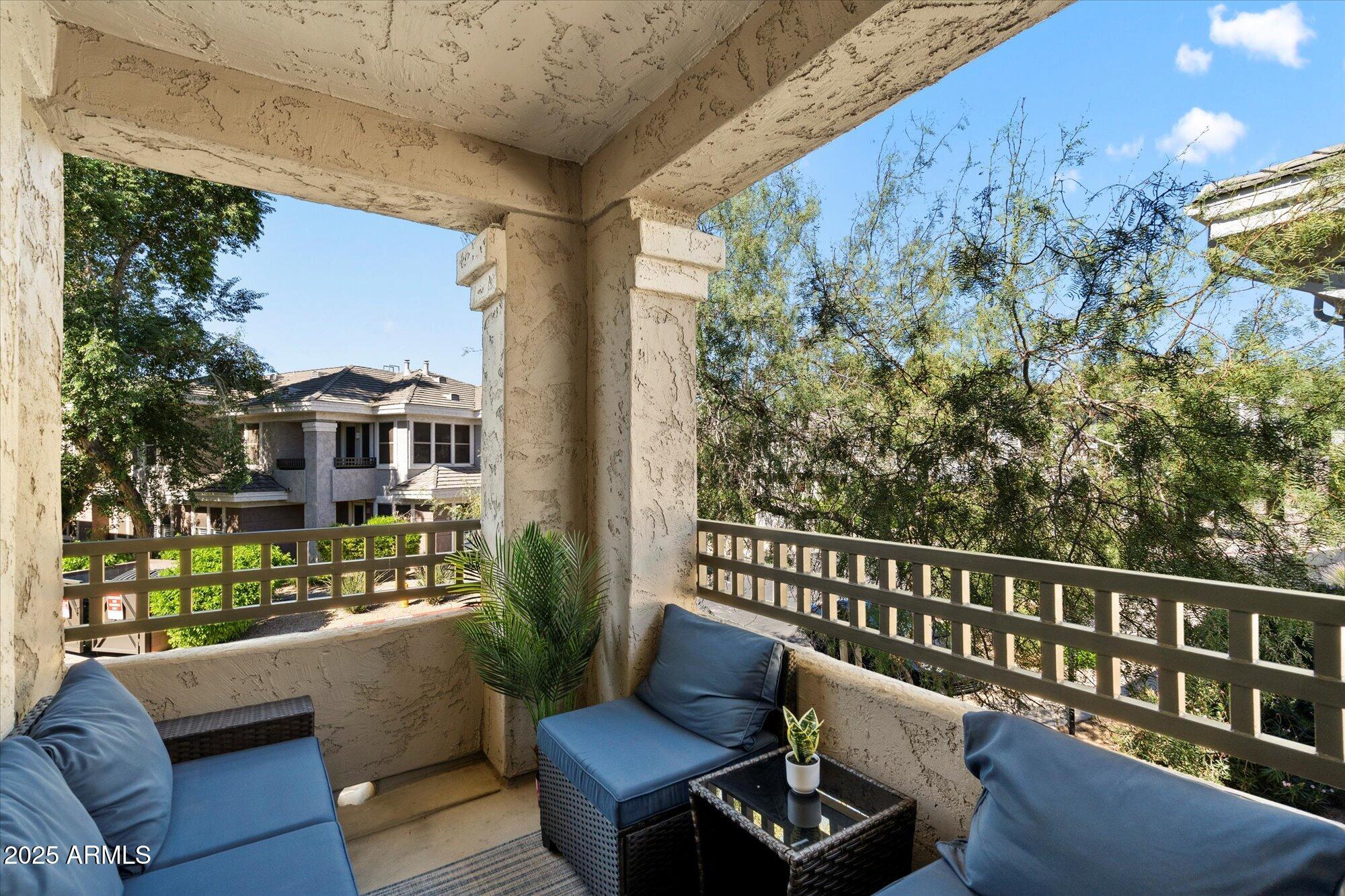 15221 N Clubgate Drive, 2082