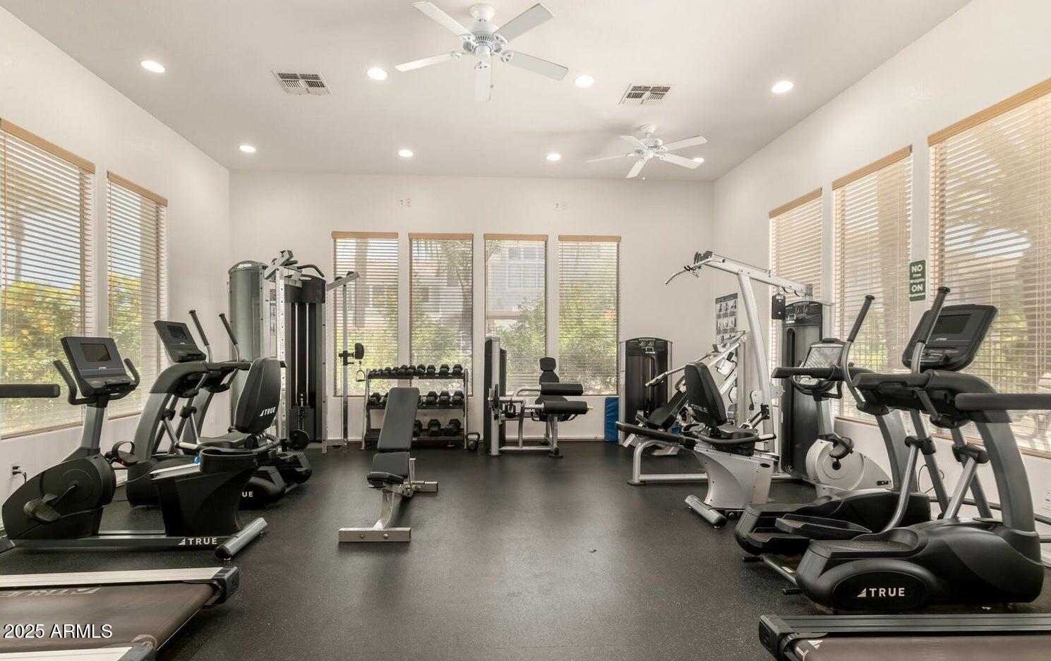 15221 N Clubgate Drive, 2082