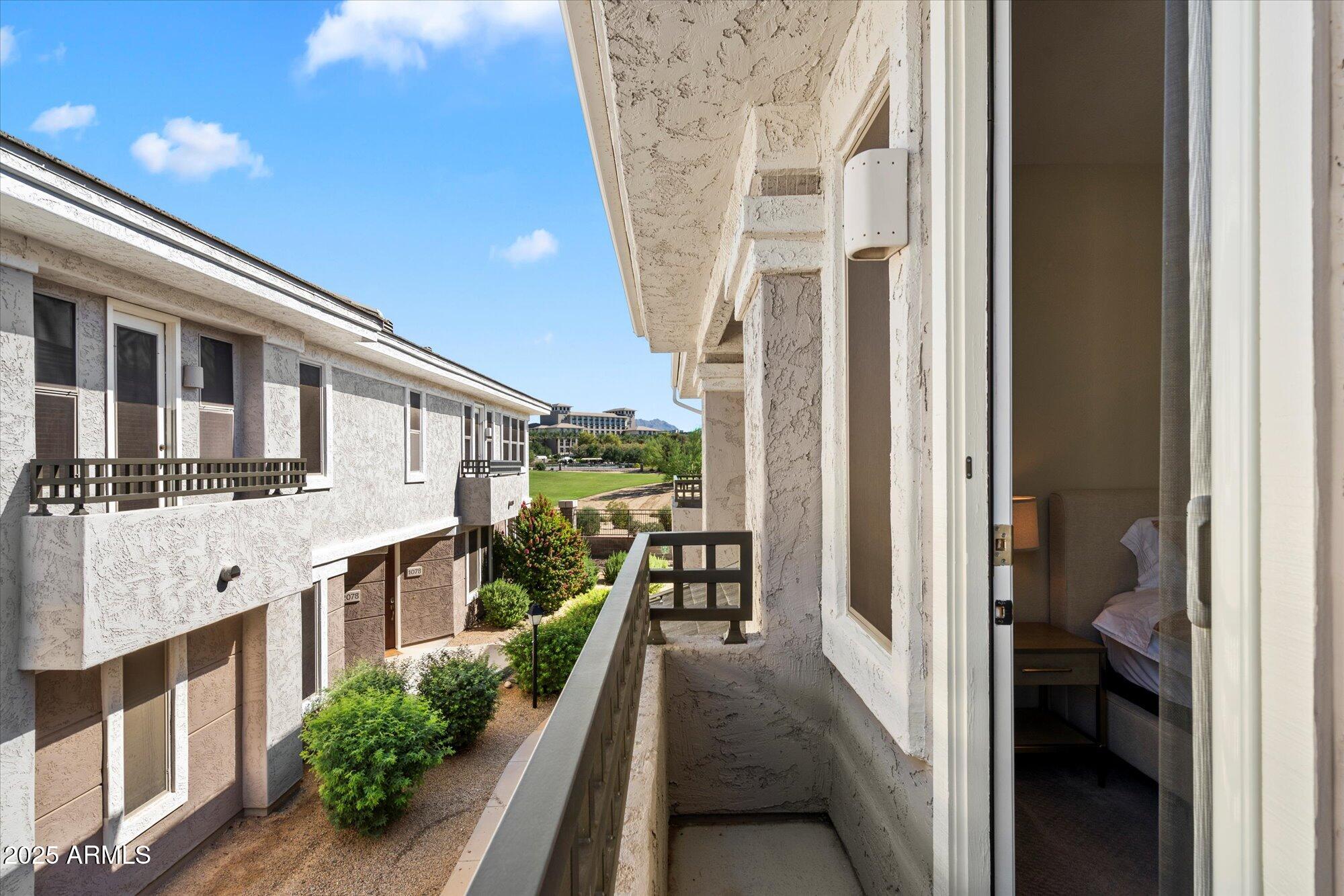 15221 N Clubgate Drive, 2082