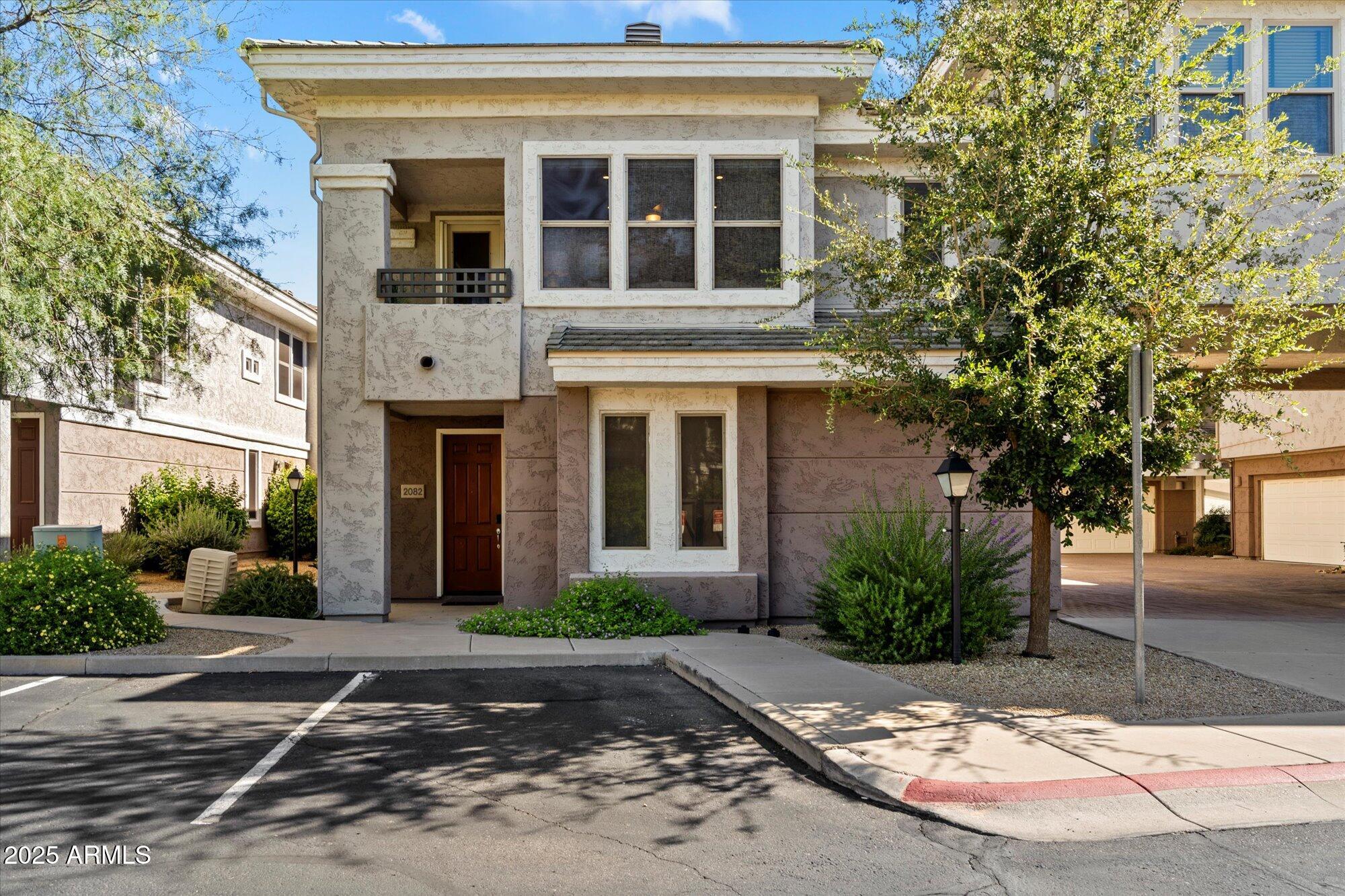 15221 N Clubgate Drive, 2082