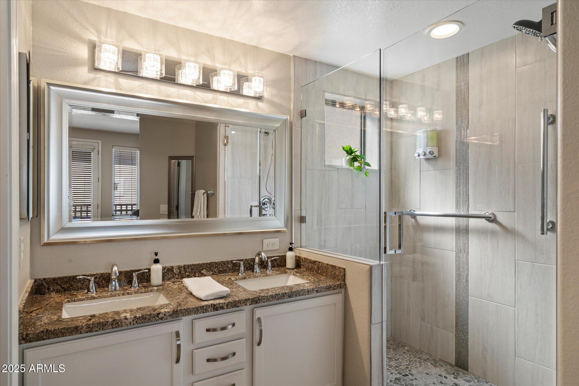 15221 N Clubgate Drive, 2082