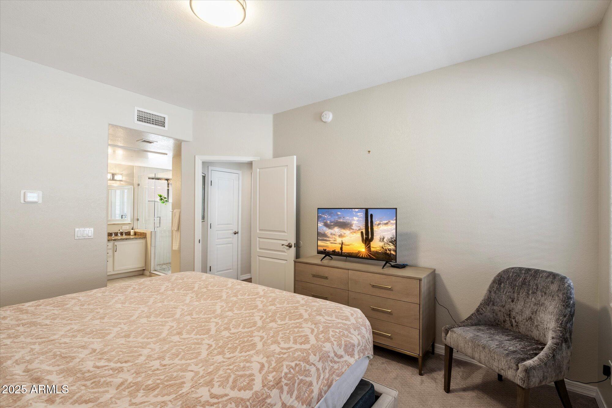 15221 N Clubgate Drive, 2082