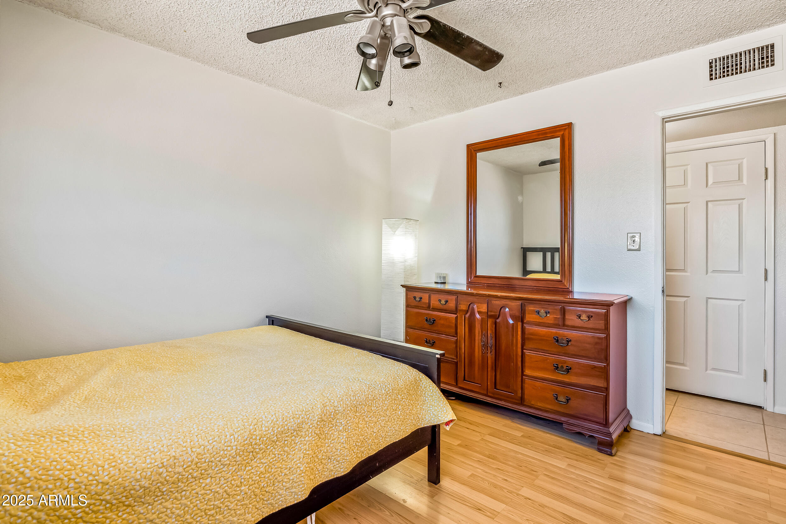 4554 W SUNNYSIDE Avenue