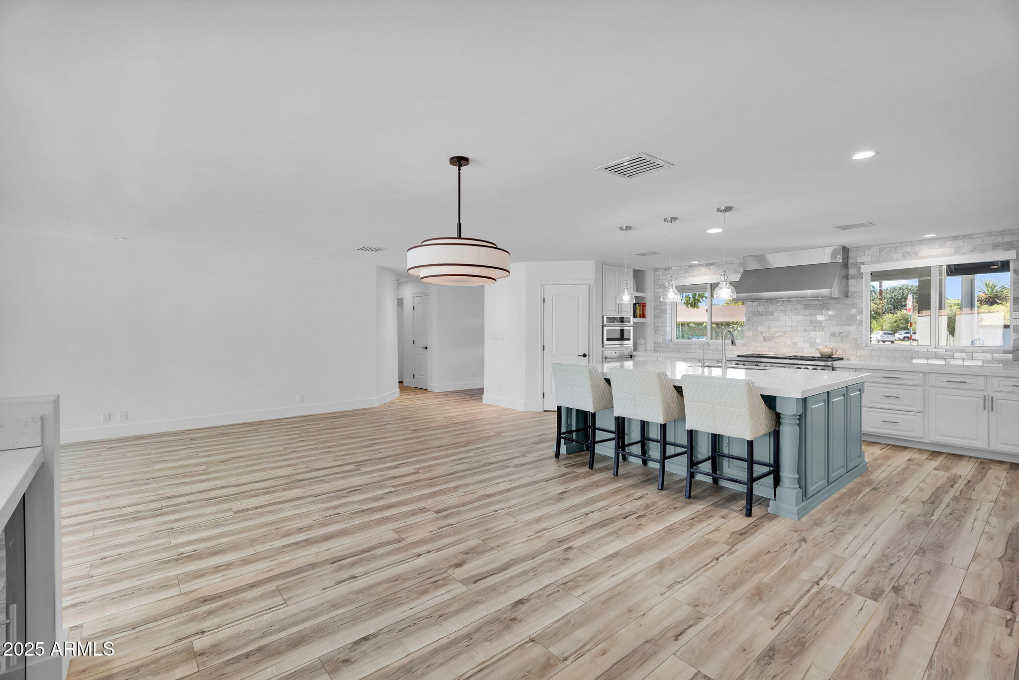 3102 E MARIPOSA Street
