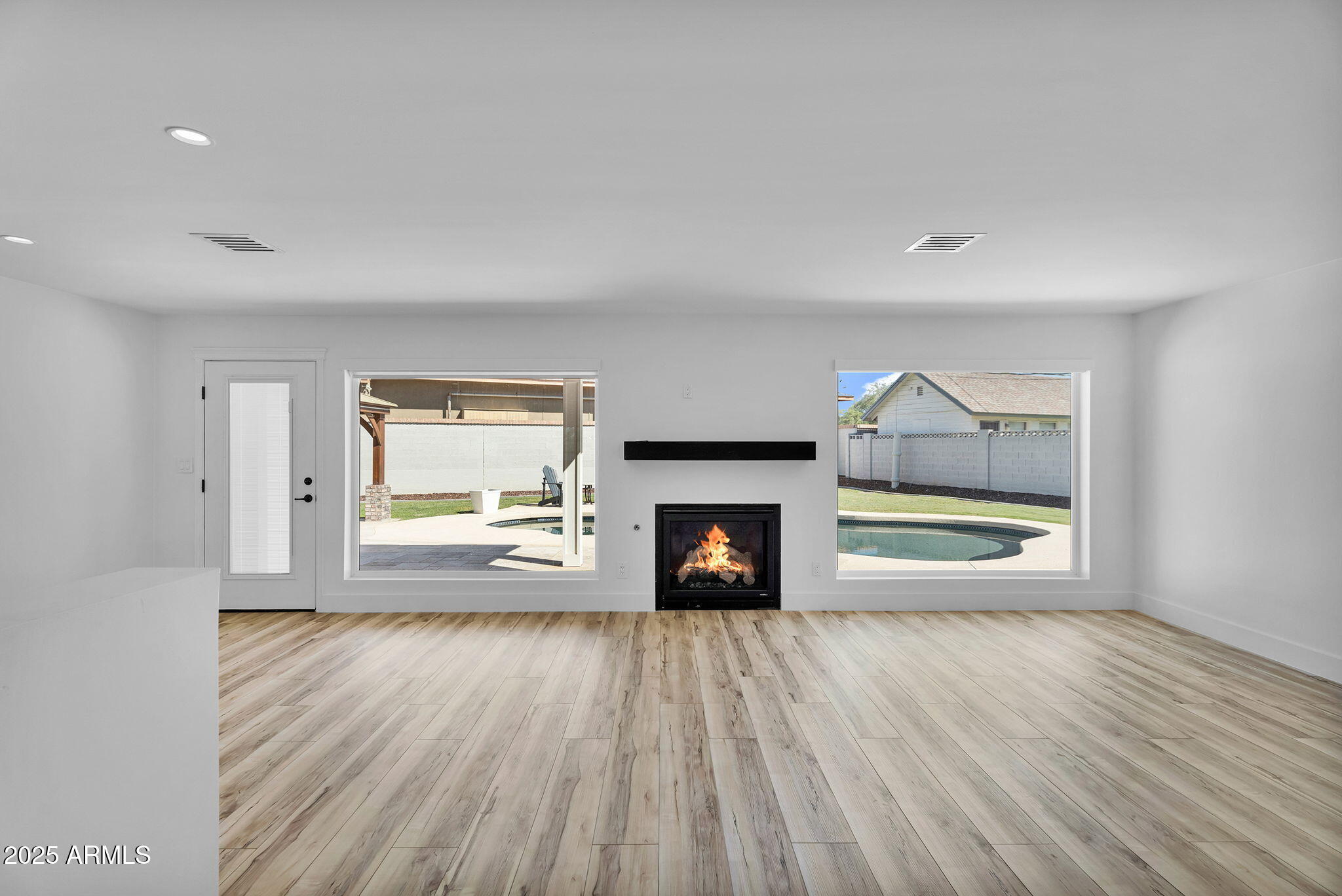 3102 E MARIPOSA Street