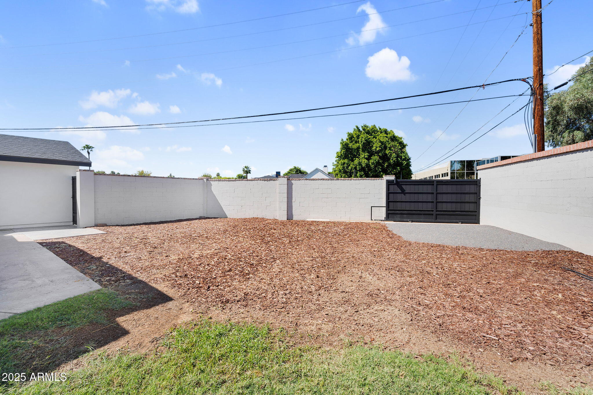 3102 E MARIPOSA Street