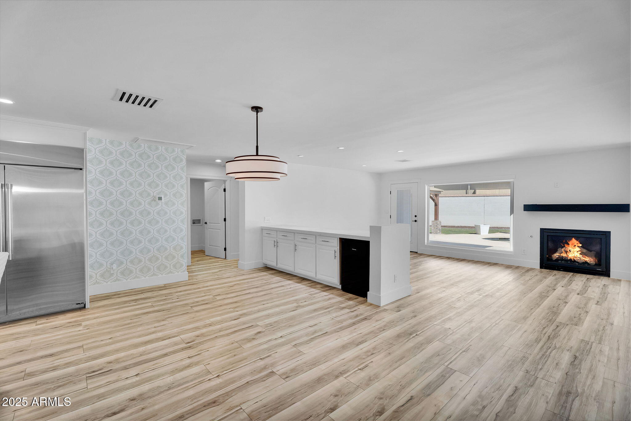 3102 E MARIPOSA Street