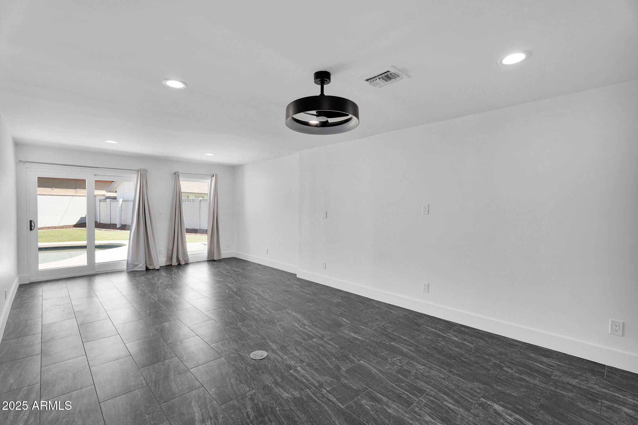 3102 E MARIPOSA Street