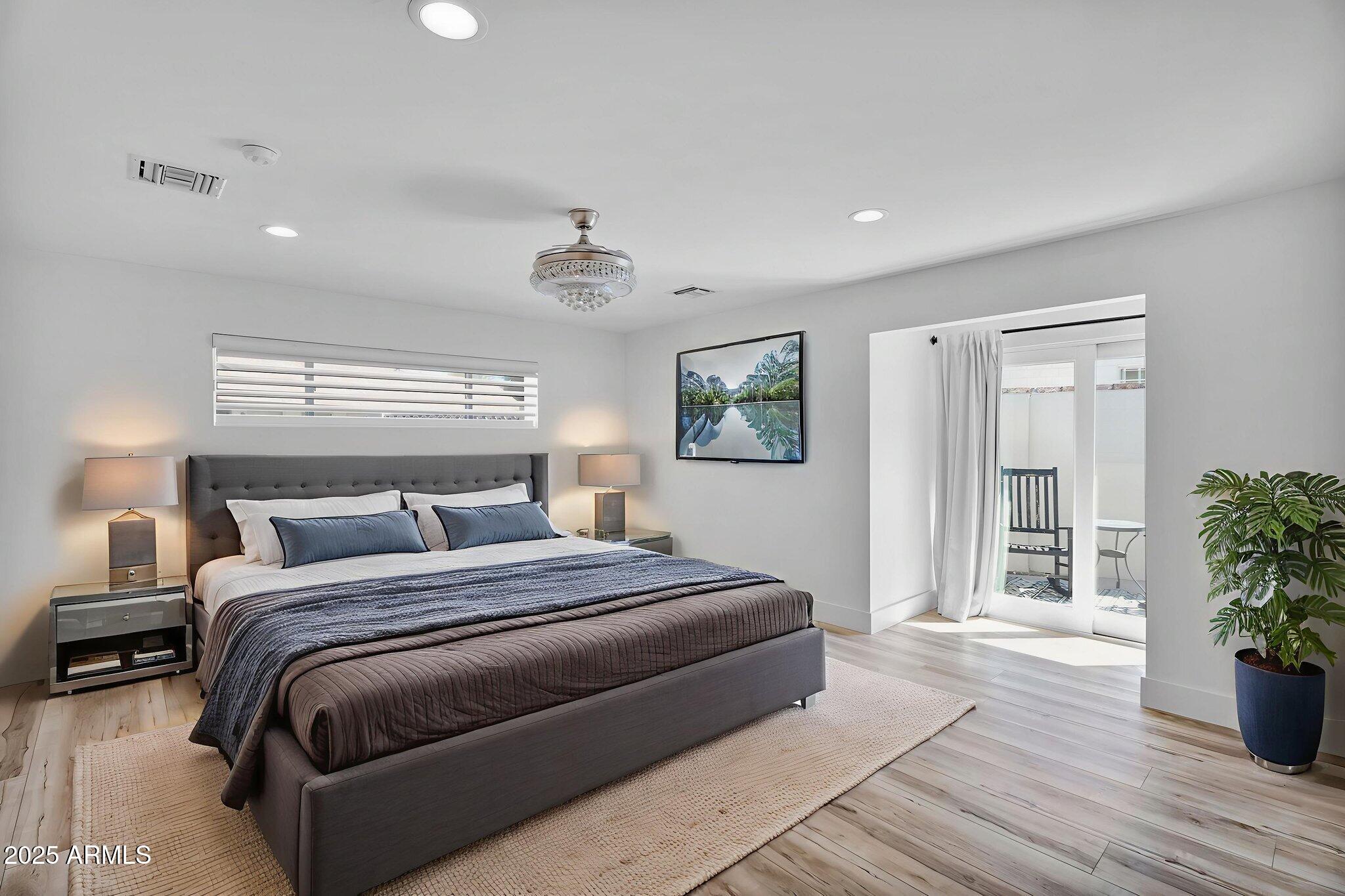3102 E MARIPOSA Street