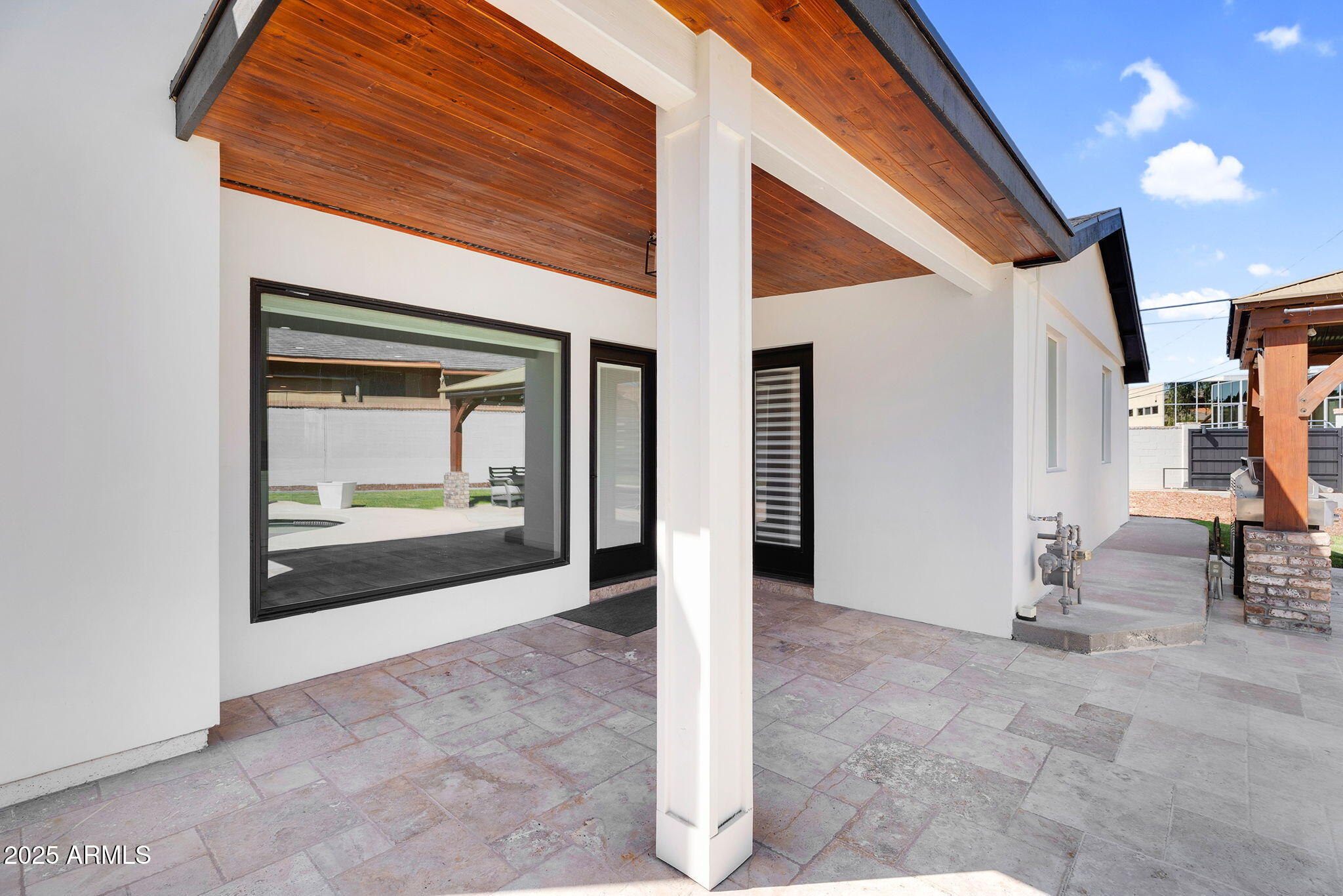 3102 E MARIPOSA Street