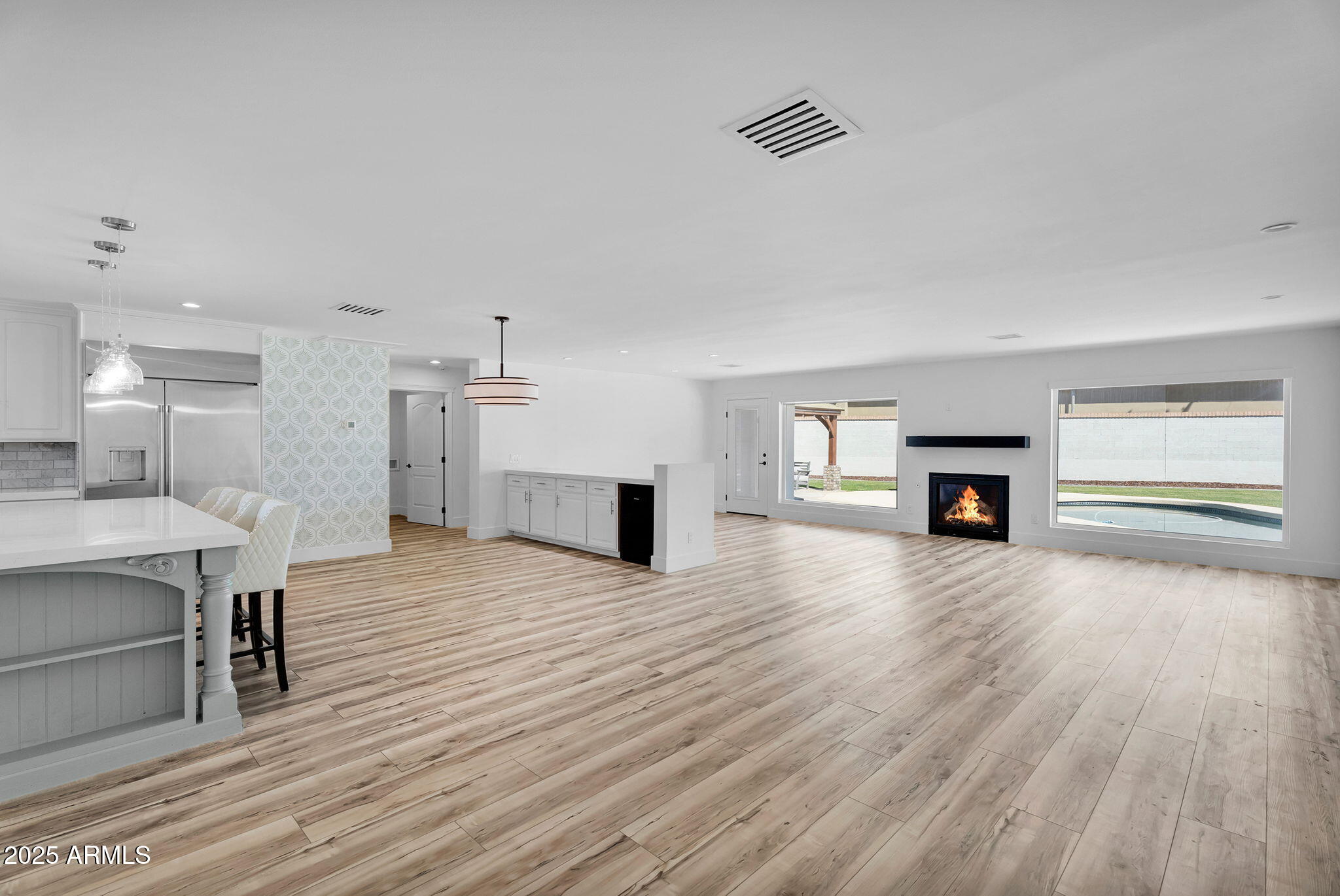 3102 E MARIPOSA Street