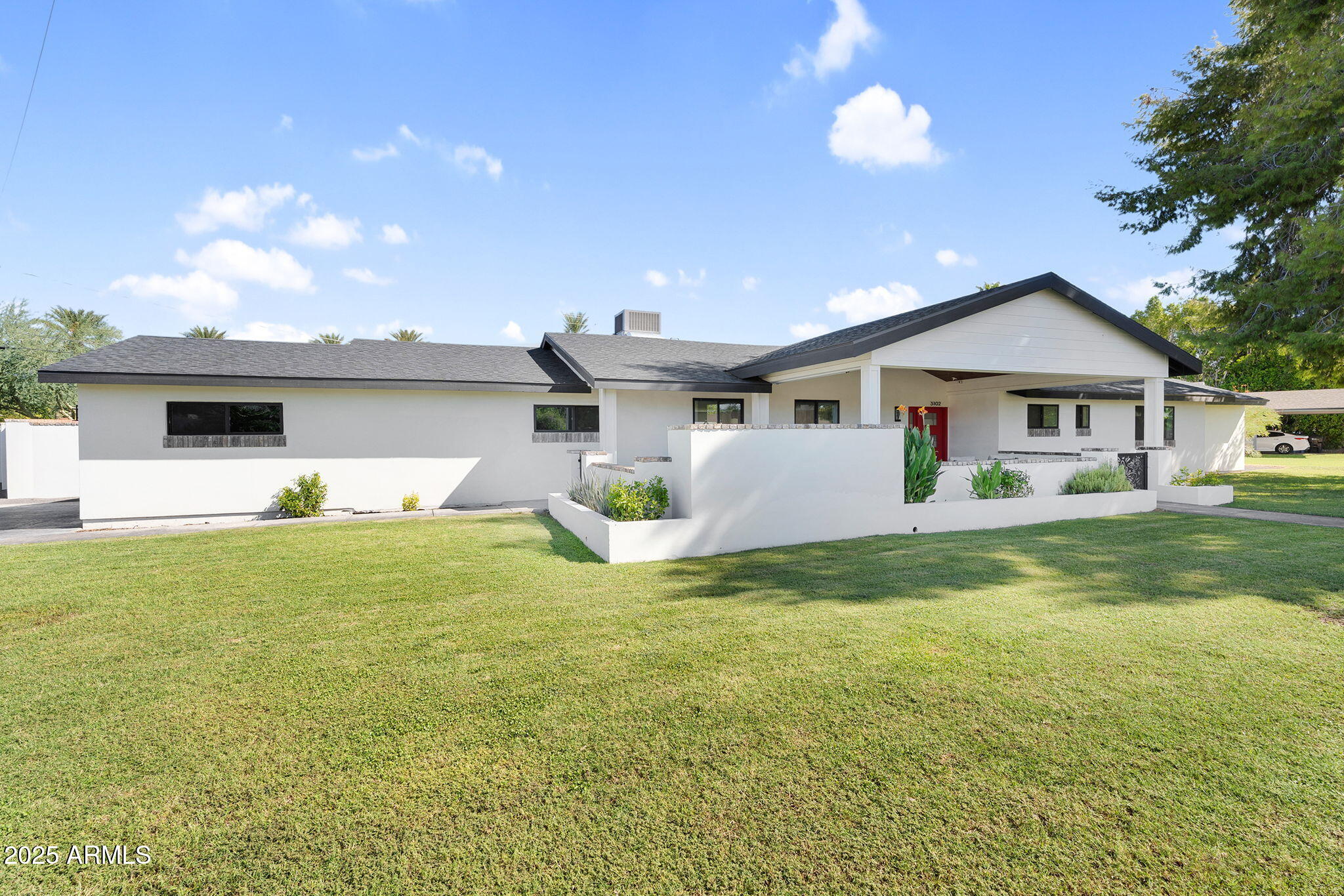 3102 E MARIPOSA Street