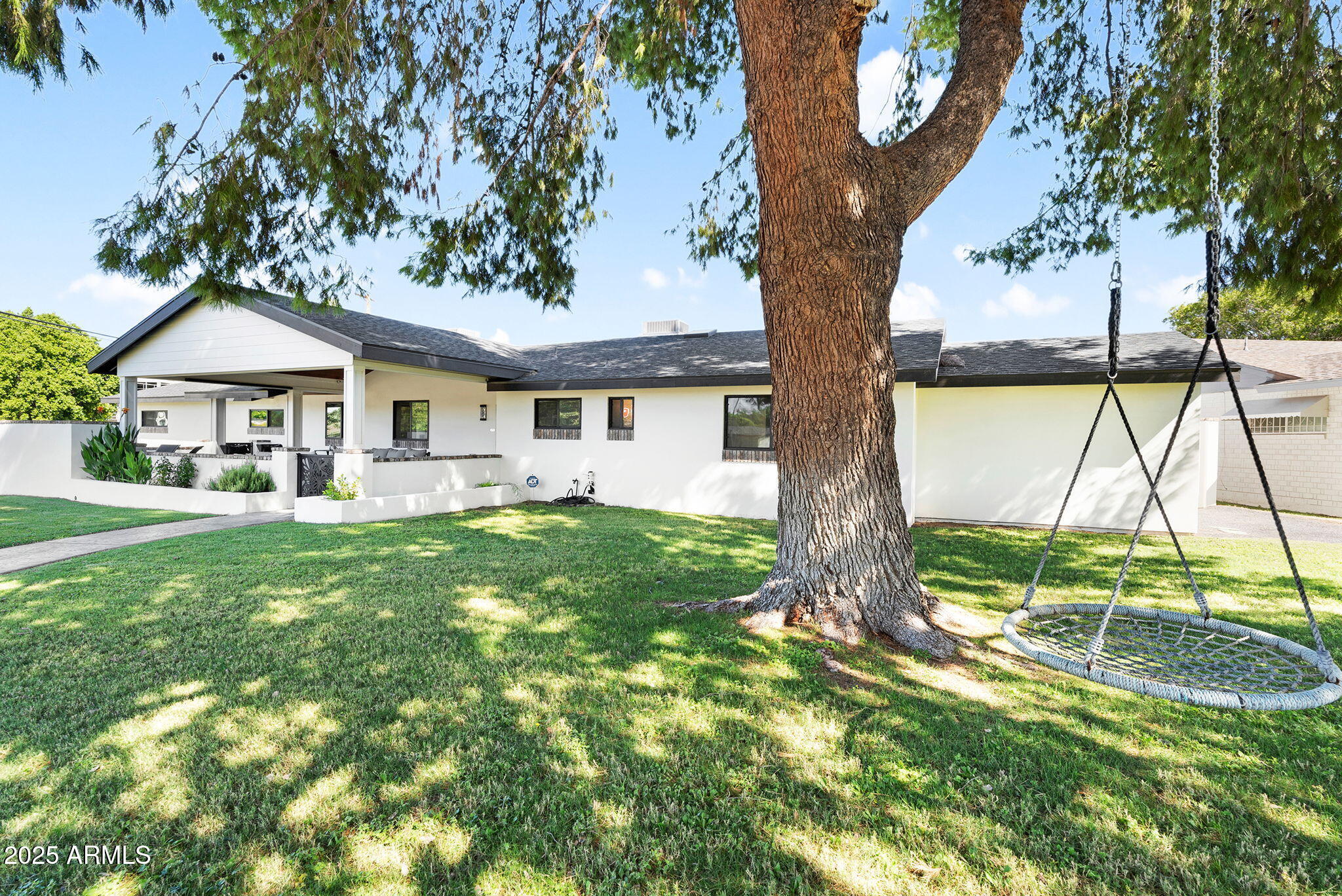 3102 E MARIPOSA Street