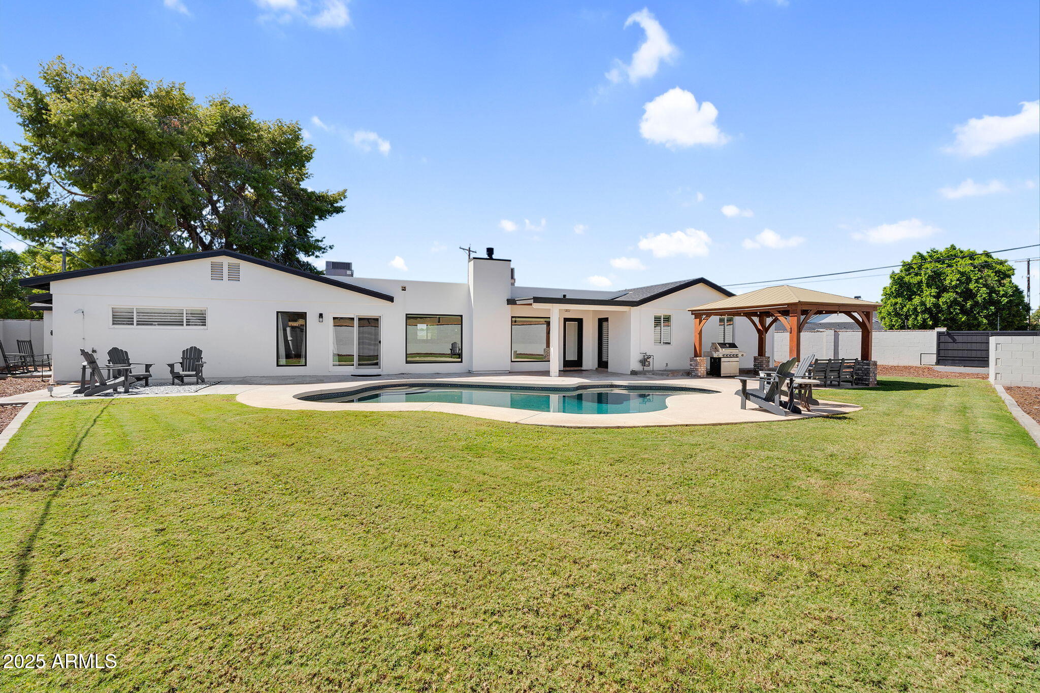 3102 E MARIPOSA Street