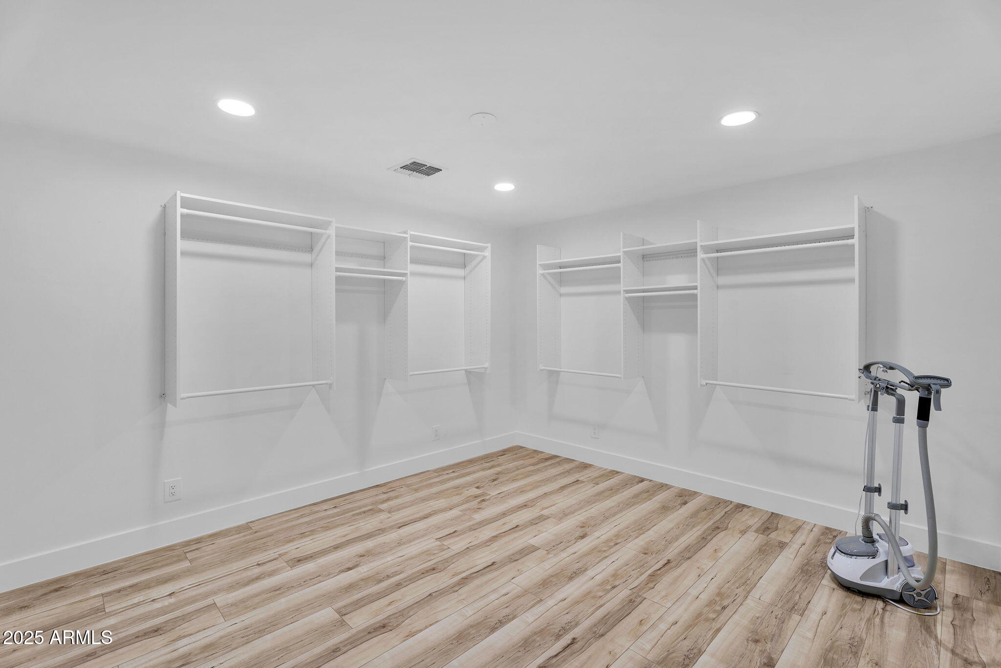 3102 E MARIPOSA Street