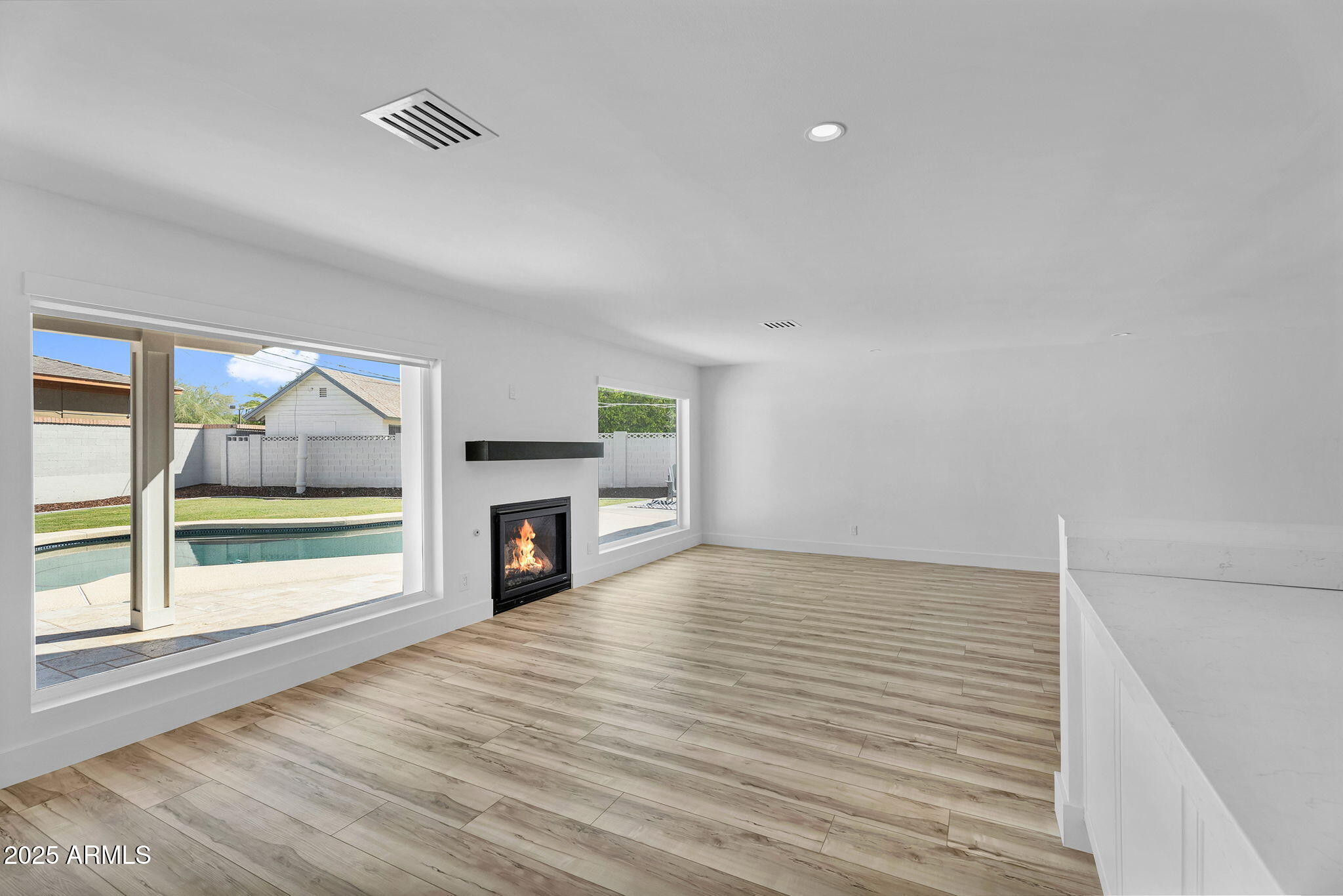 3102 E MARIPOSA Street