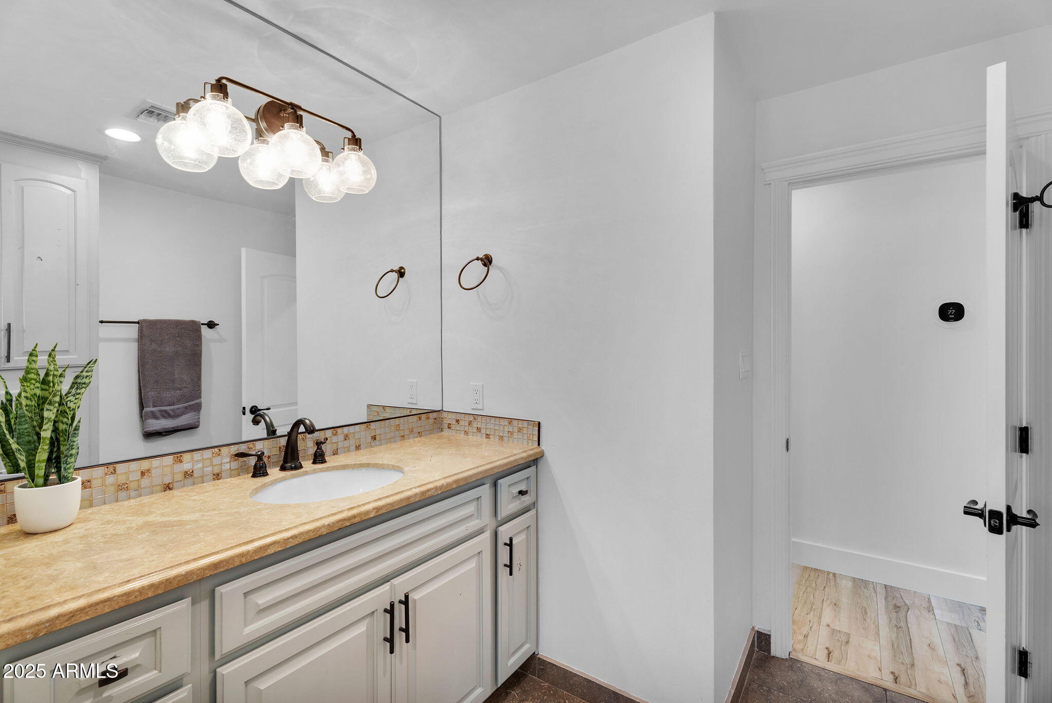 3102 E MARIPOSA Street