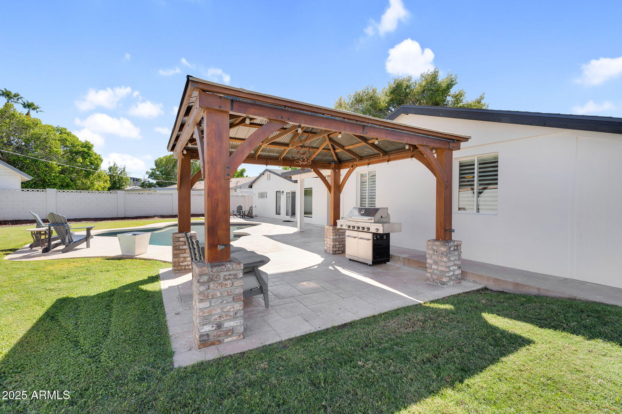 3102 E MARIPOSA Street